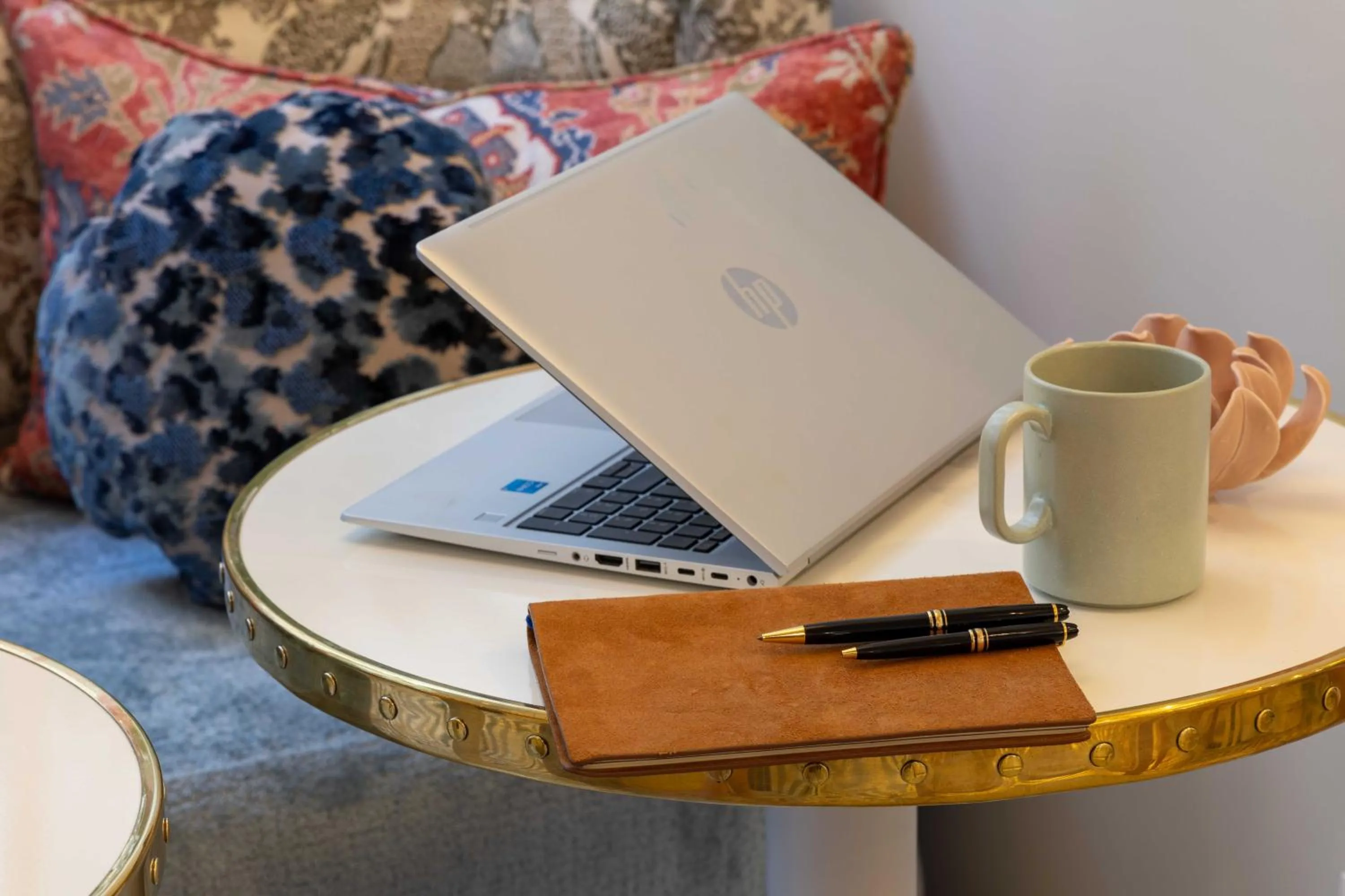 Seating area in Hôtel l'Inattendu