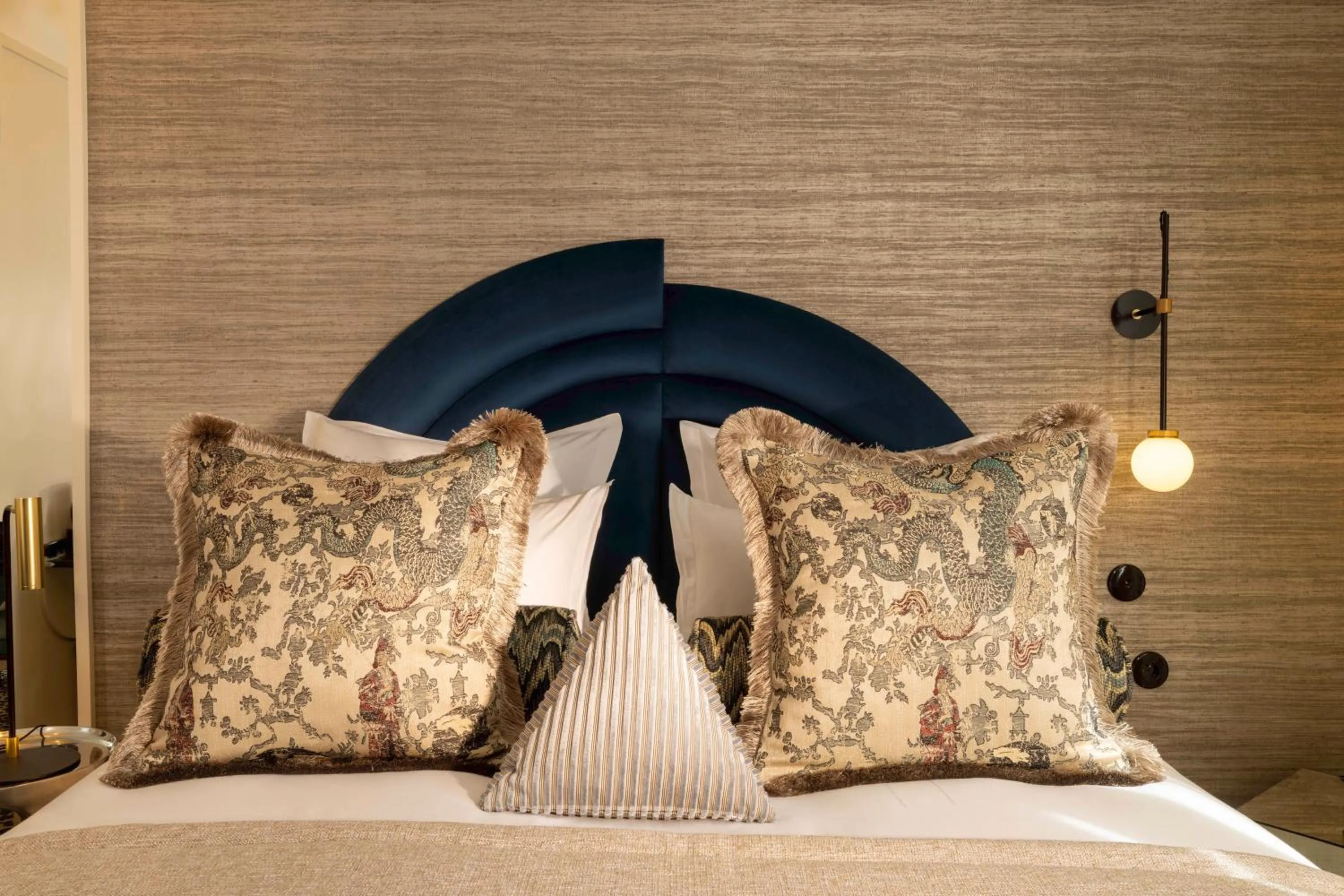 Bed in Hôtel l'Inattendu