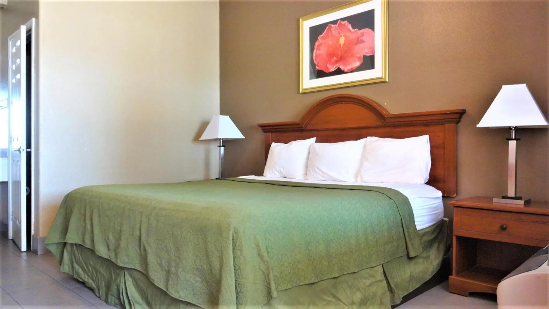 Photo of the whole room, Bed in La Copa Inn