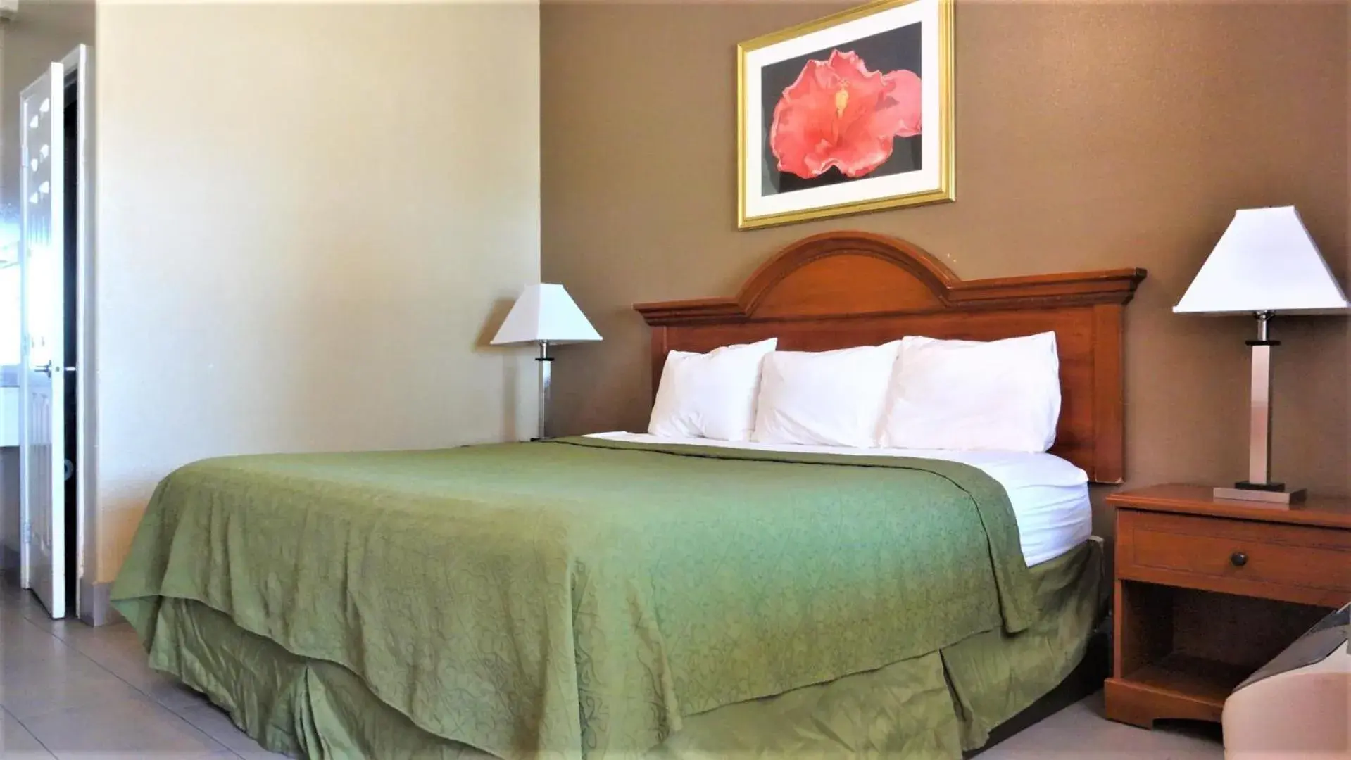 Photo of the whole room, Bed in La Copa Inn Photo of the whole room, Bed in La Copa Inn