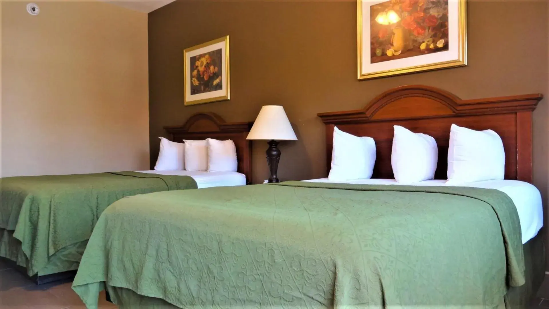 Photo of the whole room, Bed in La Copa Inn Photo of the whole room, Bed in La Copa Inn