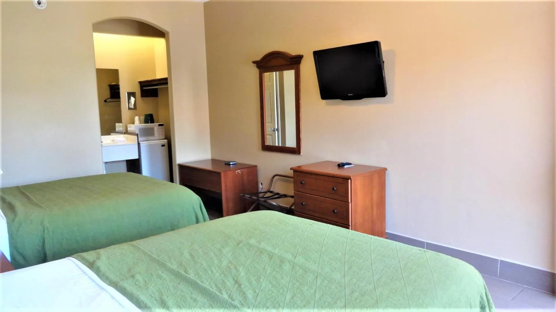 Photo of the whole room, Bed in La Copa Inn