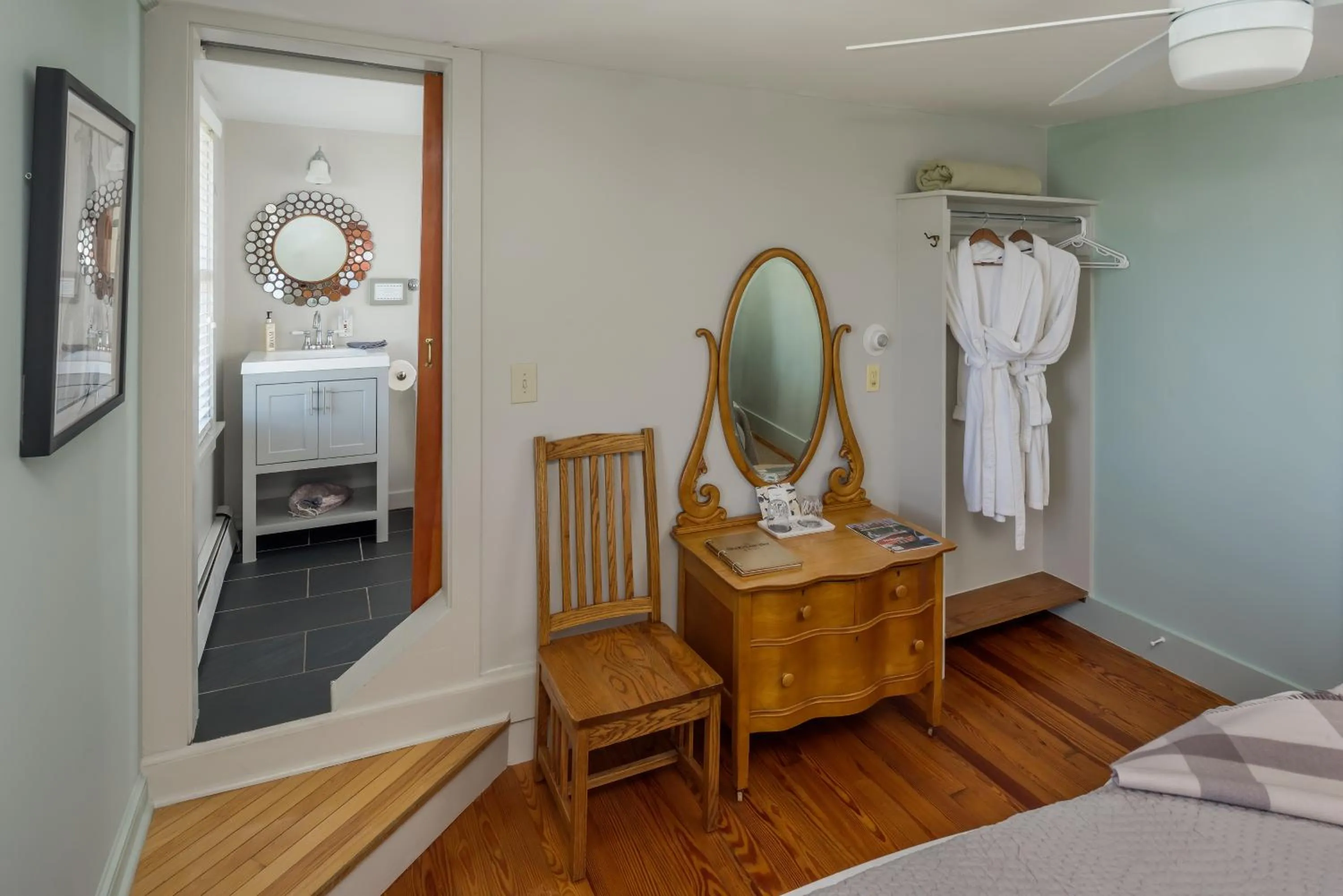 Bathroom, Bed in The Craignair Inn & Causeway Restaurant