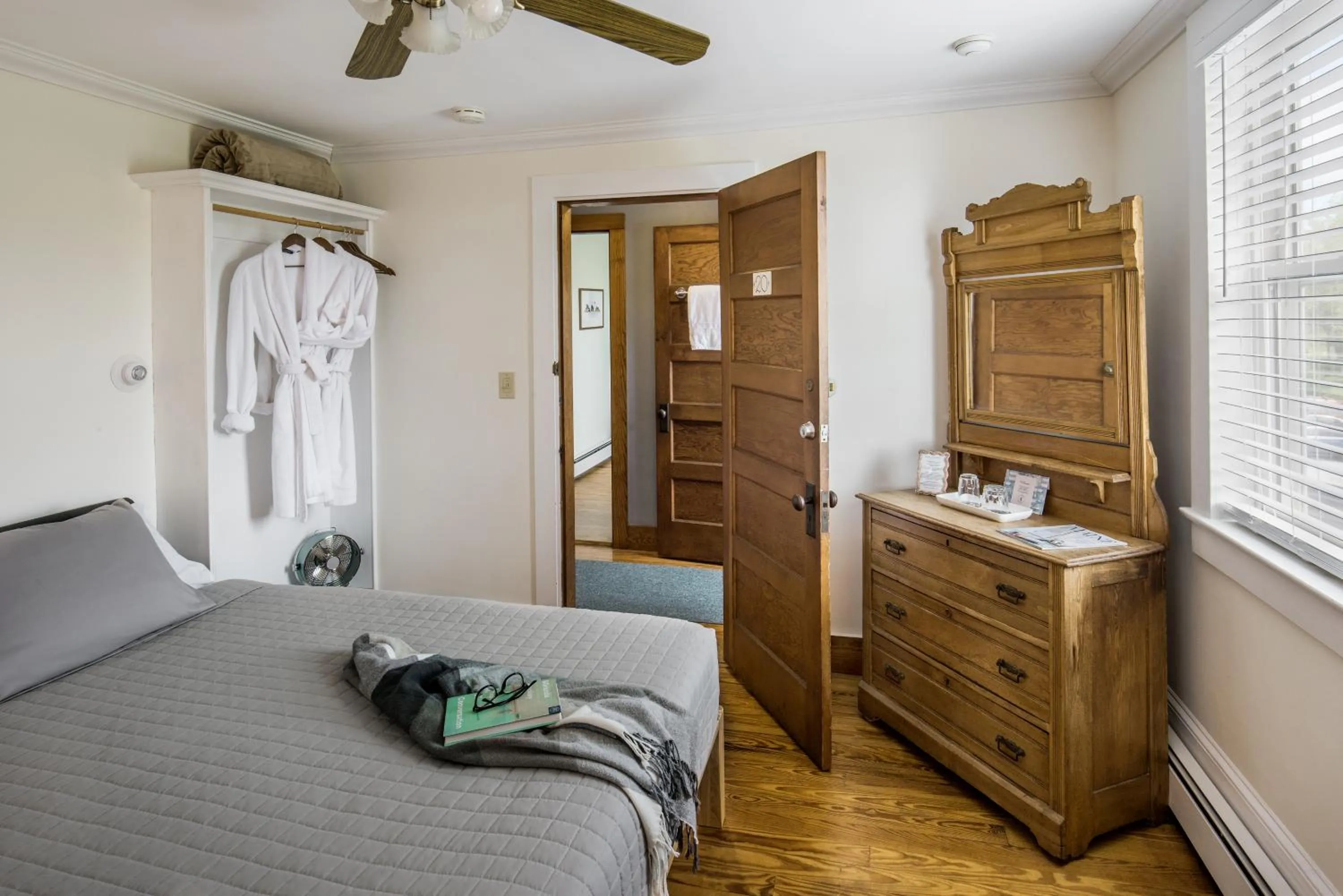 Bedroom, Bed in The Craignair Inn & Causeway Restaurant