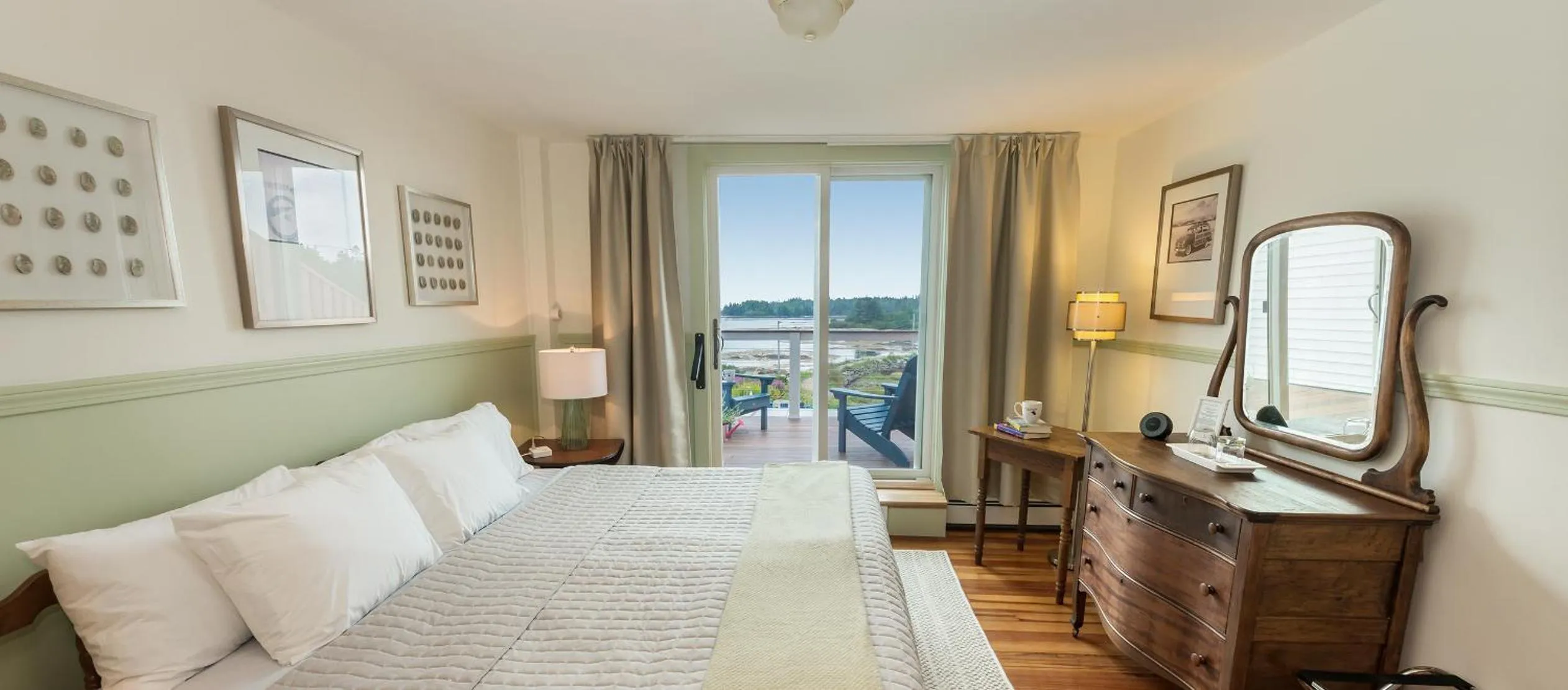 Balcony/Terrace, Bed in The Craignair Inn & Causeway Restaurant