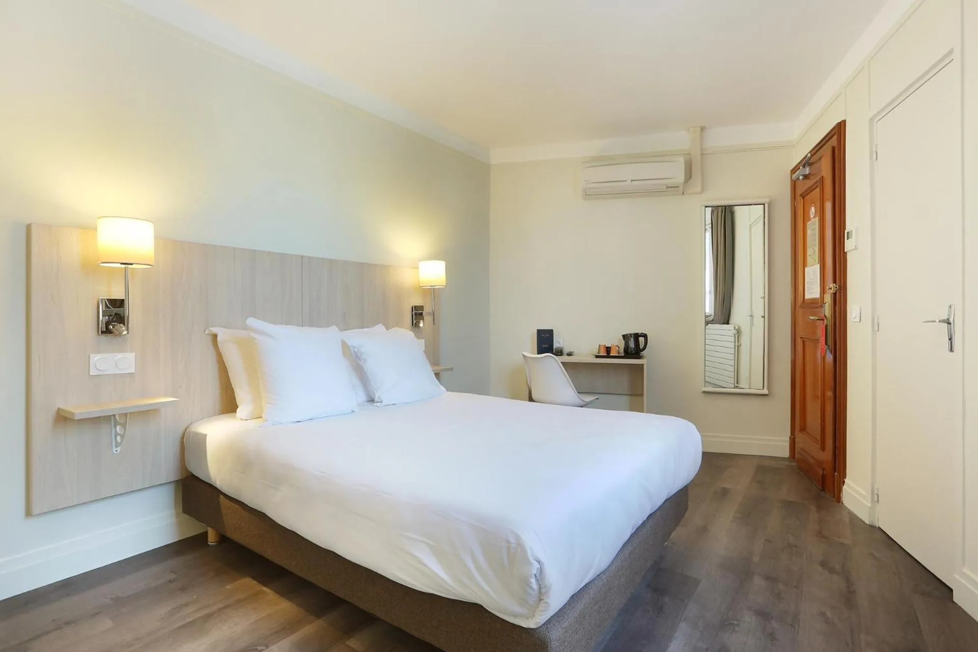 Bedroom, Bed in Hotel Murat