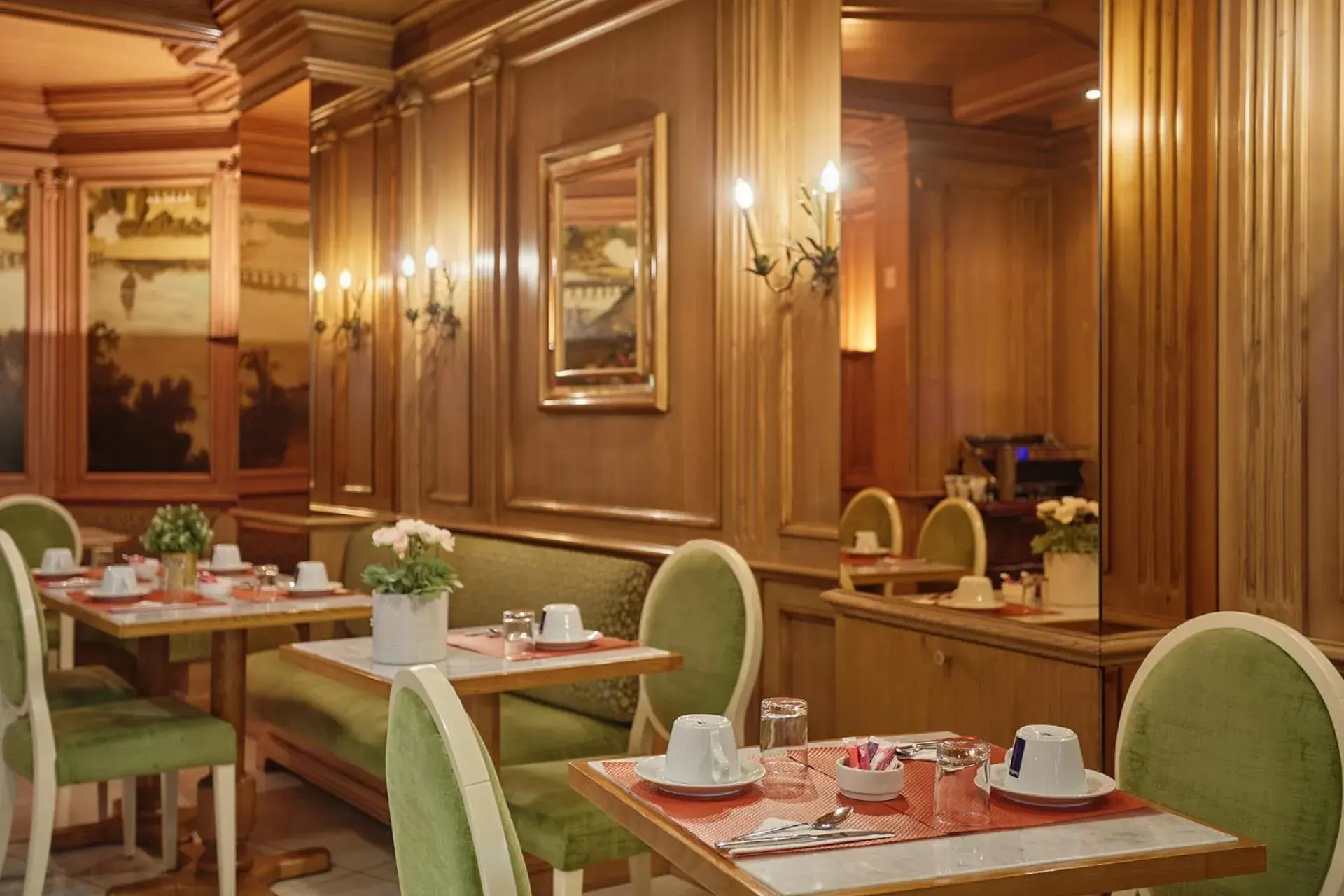 Lounge or bar in Murat Lounge or bar in Murat