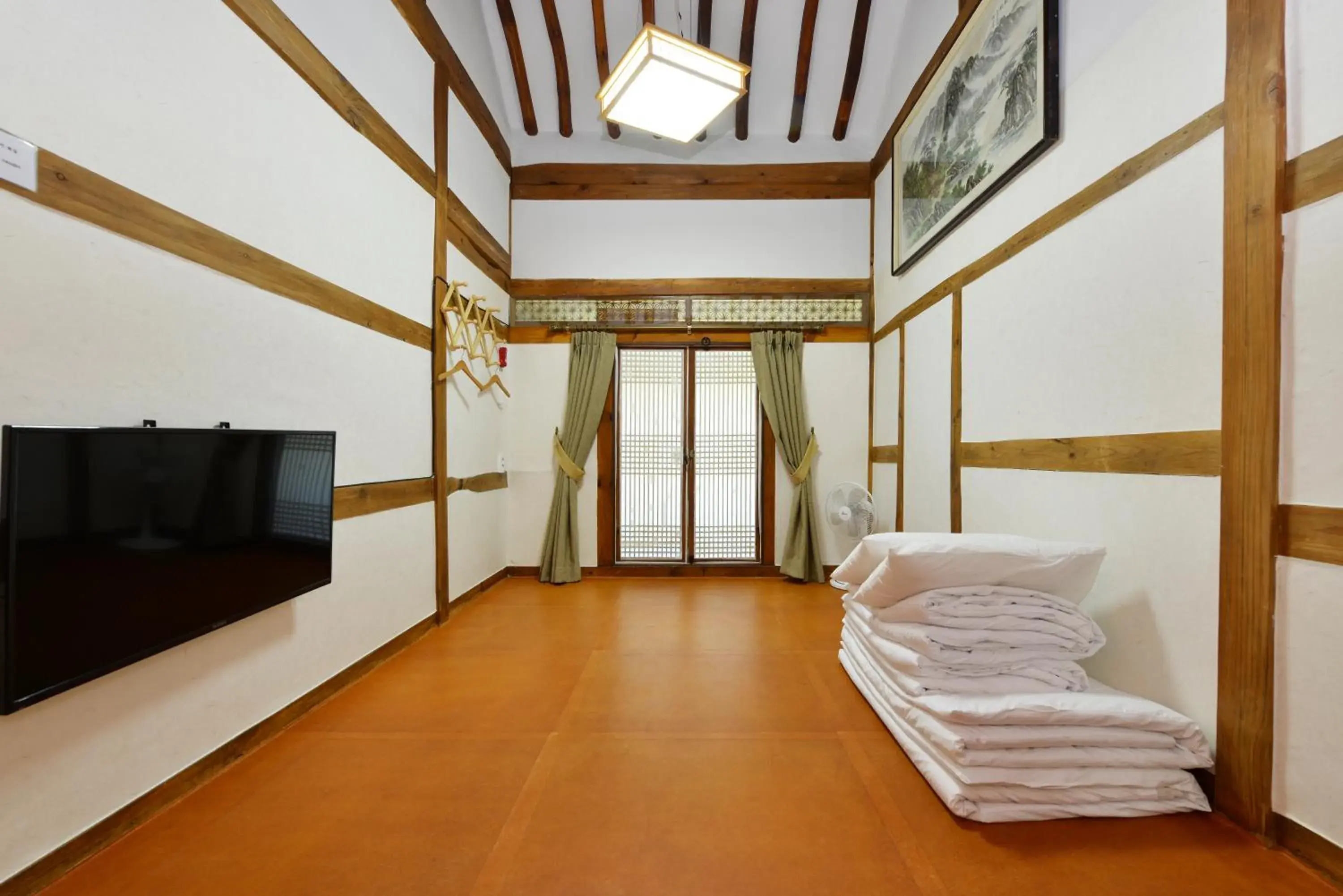 Large Twin Room in Dasomchae Hanok stay Large Twin Room in Dasomchae Hanok stay