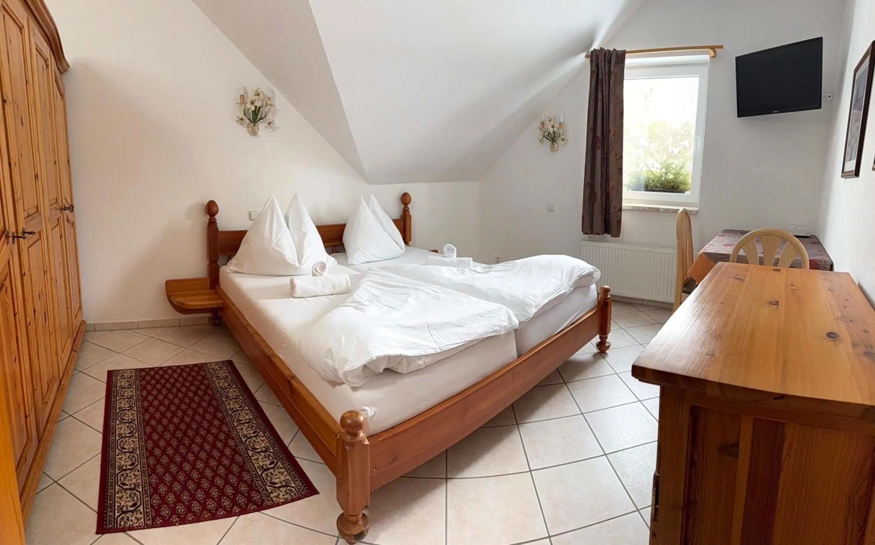 Property building, Bed in Seeberg