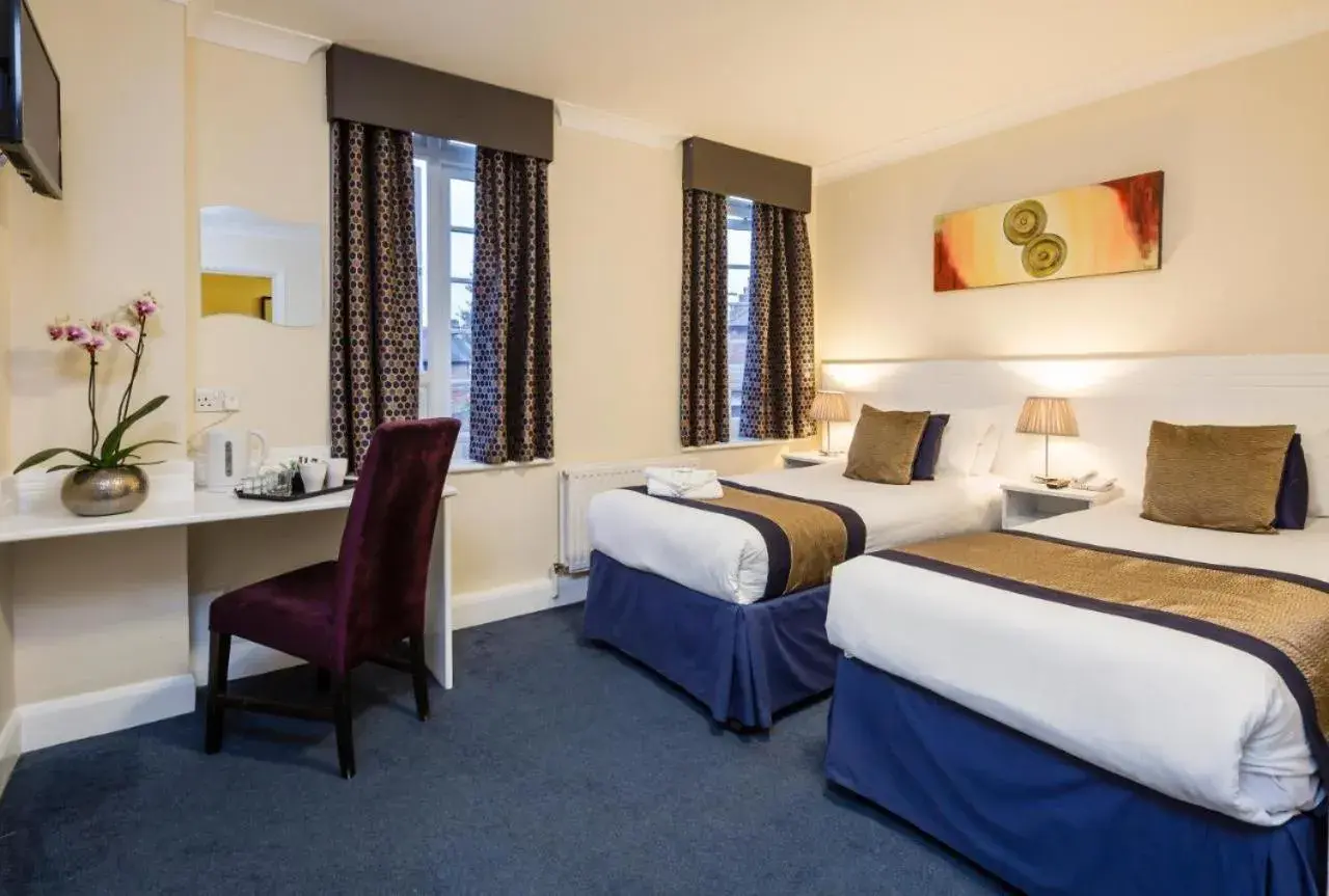 Bedroom, Bed in Kingsland Hotel