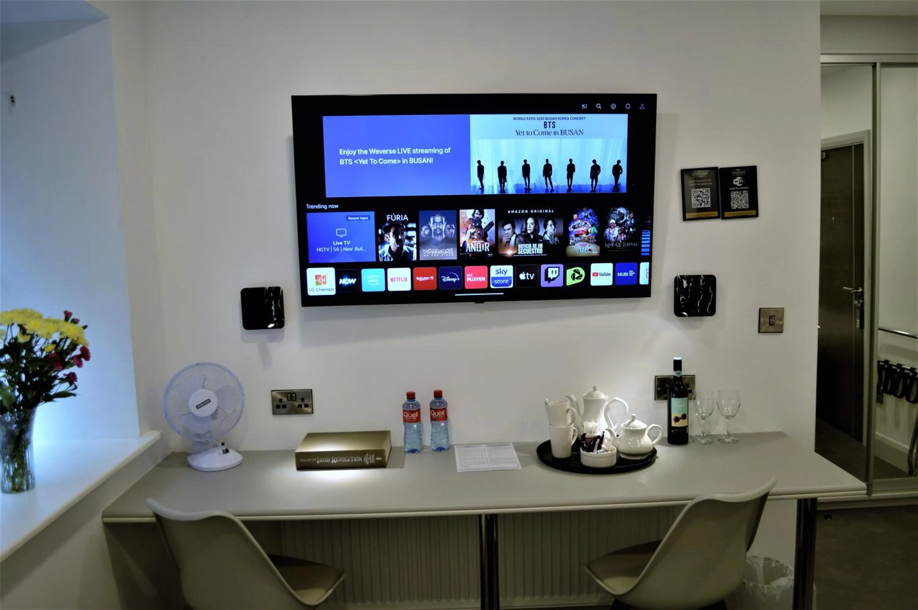 TV and multimedia in Bella Vista Hotel & Self Catering Suites