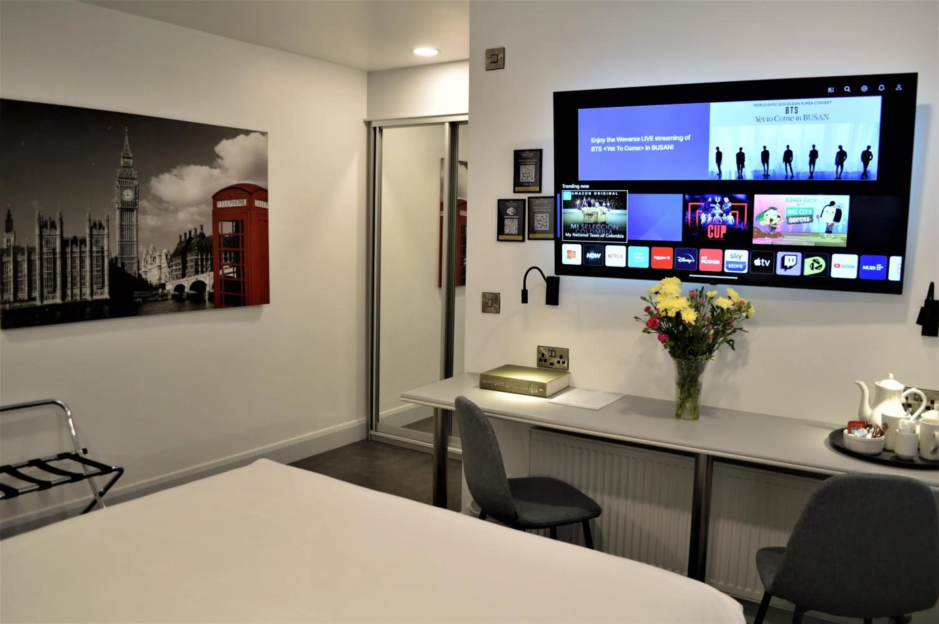 TV and multimedia in Bella Vista Hotel & Self Catering Suites