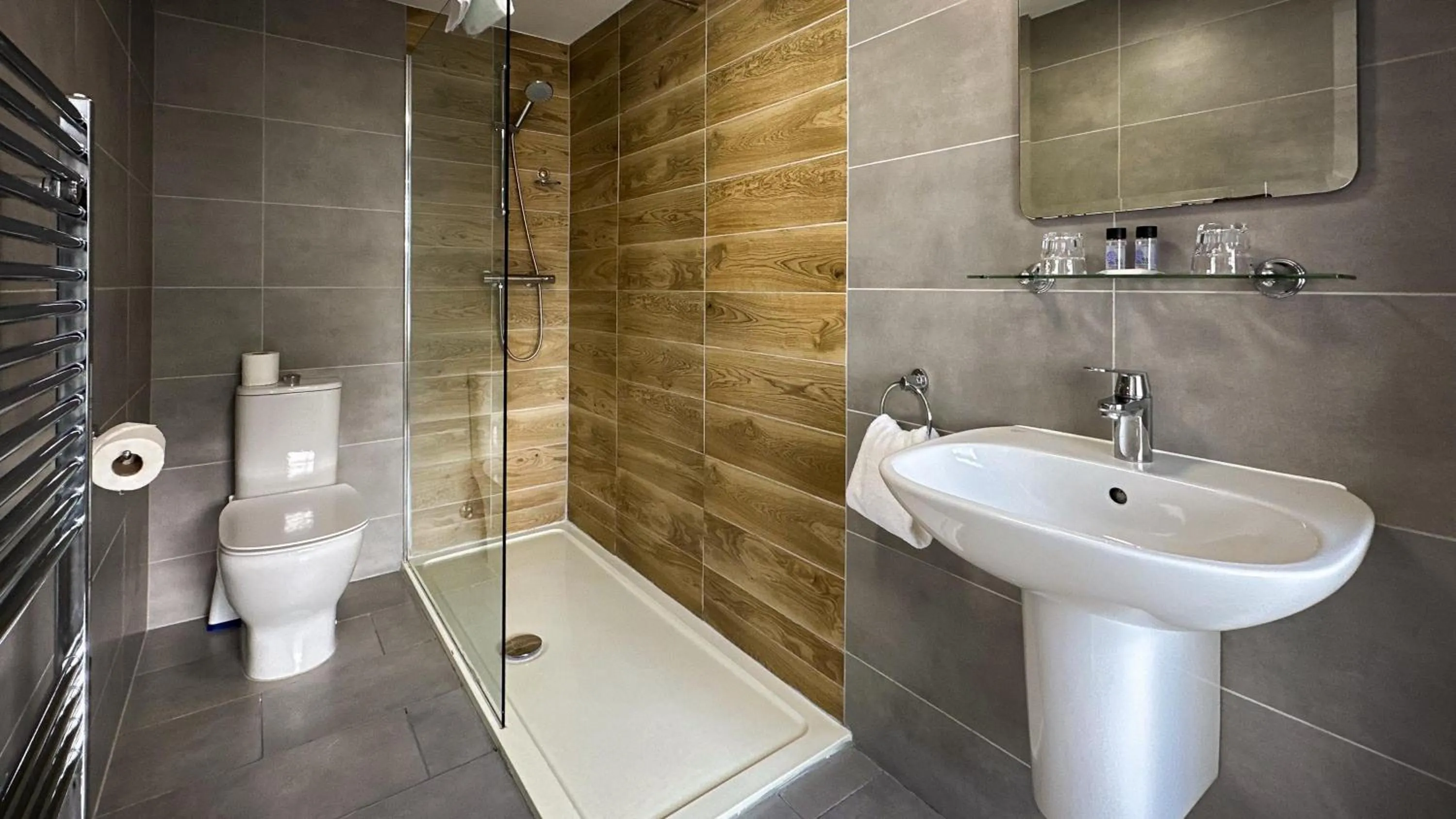 Bathroom in Bella Vista Hotel & Self Catering Suites