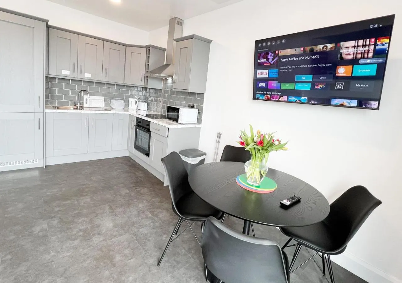 TV and multimedia in Bella Vista Hotel & Self Catering Suites