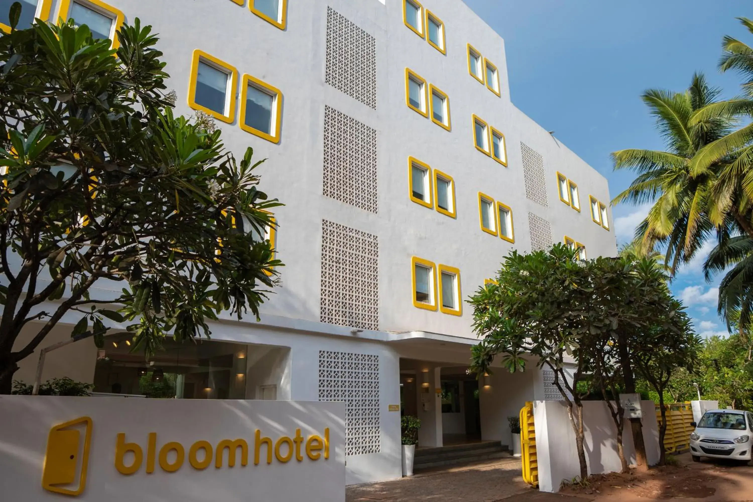 Facade/entrance in Bloom Hotel - Calangute Facade/entrance in Bloom Hotel - Calangute