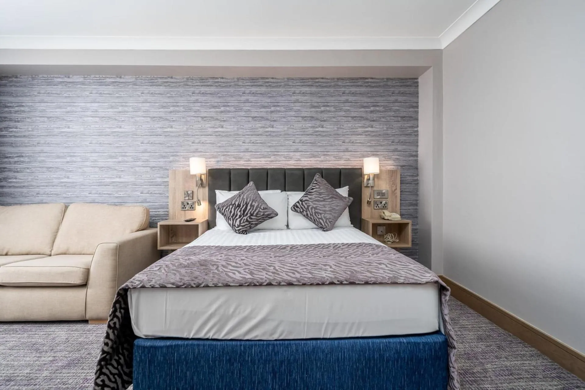 Bed in Rochestown Lodge Hotel