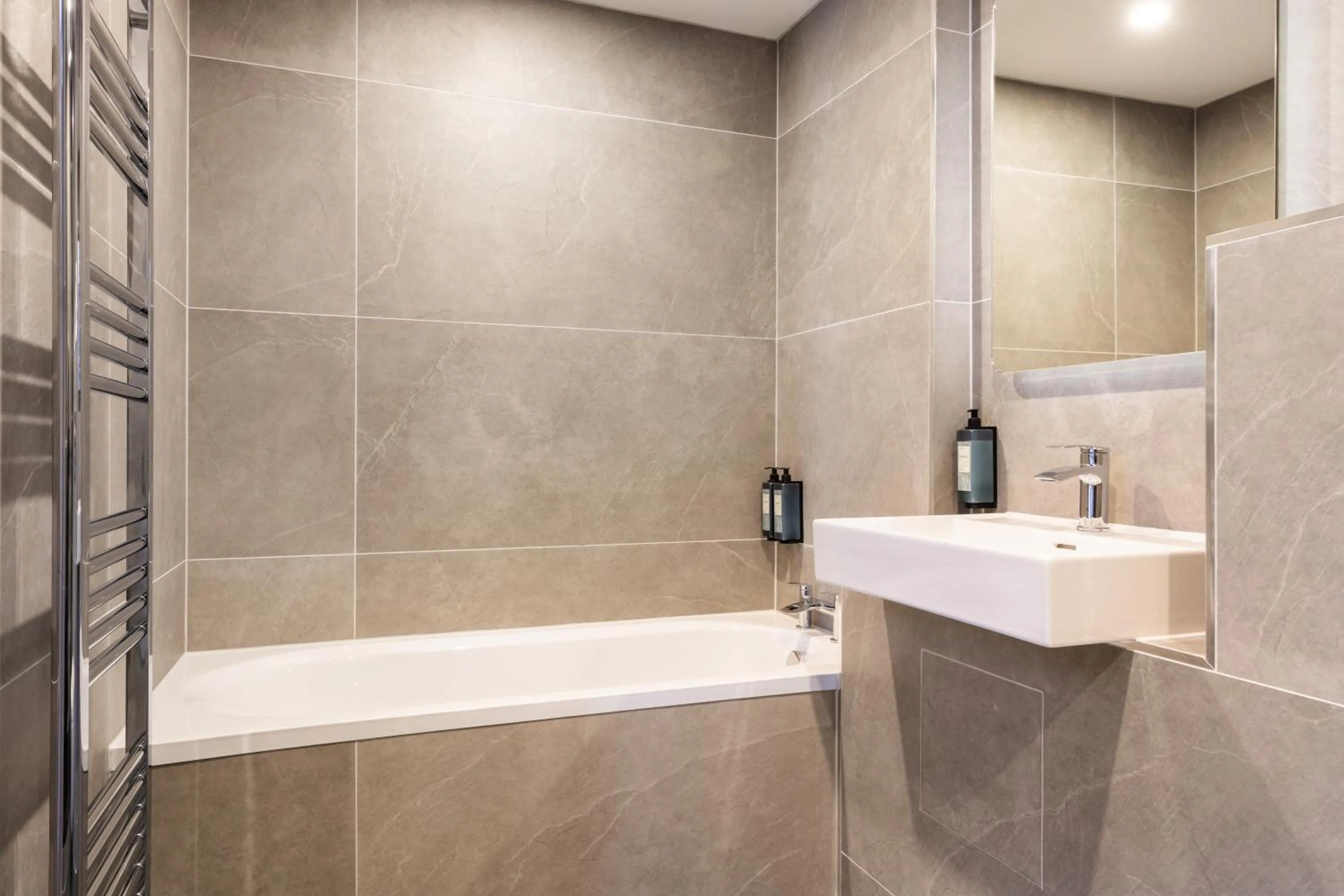 Shower in Rochestown Lodge Hotel