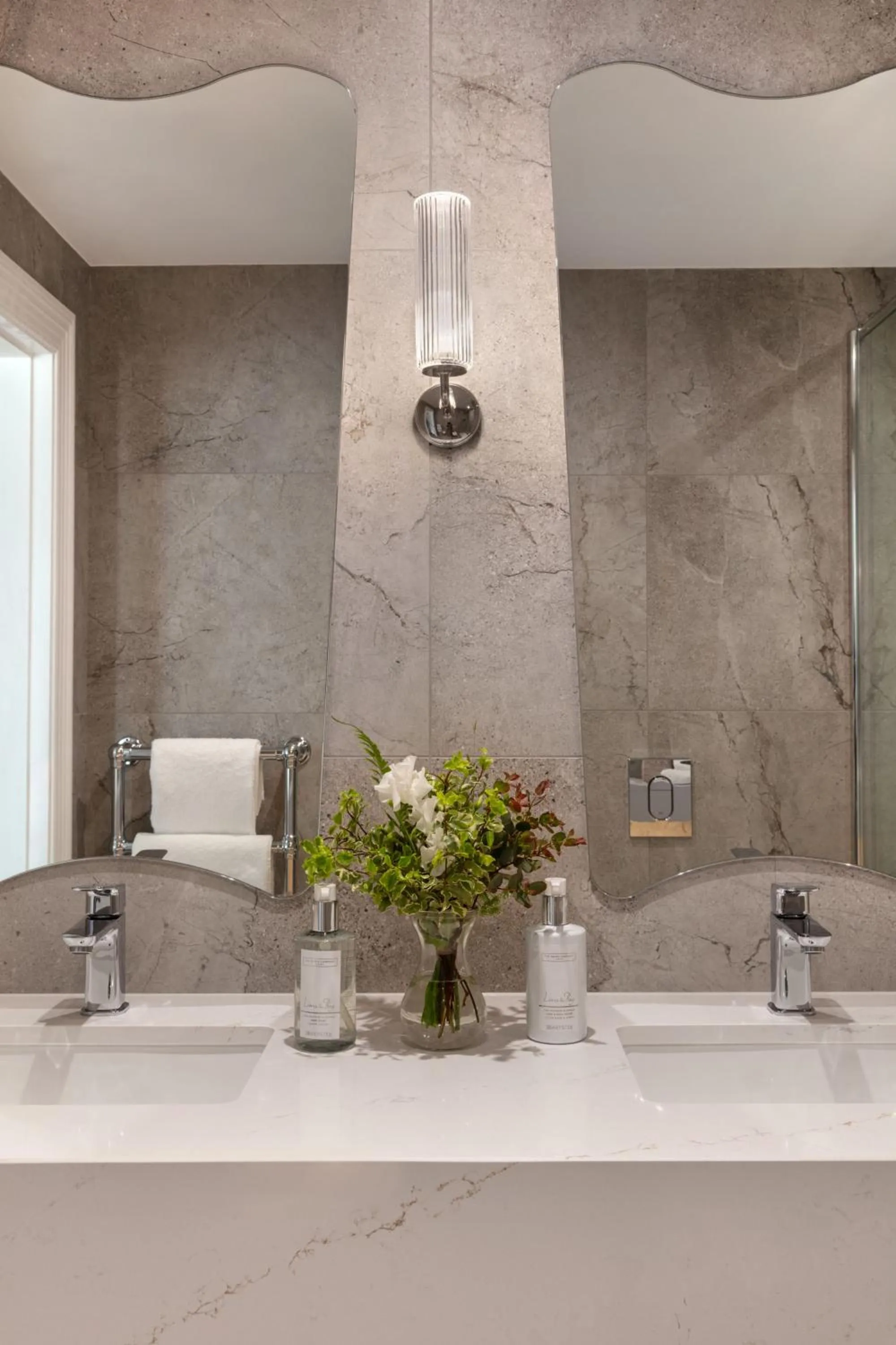 Bathroom in Killarney Royal Townhouse