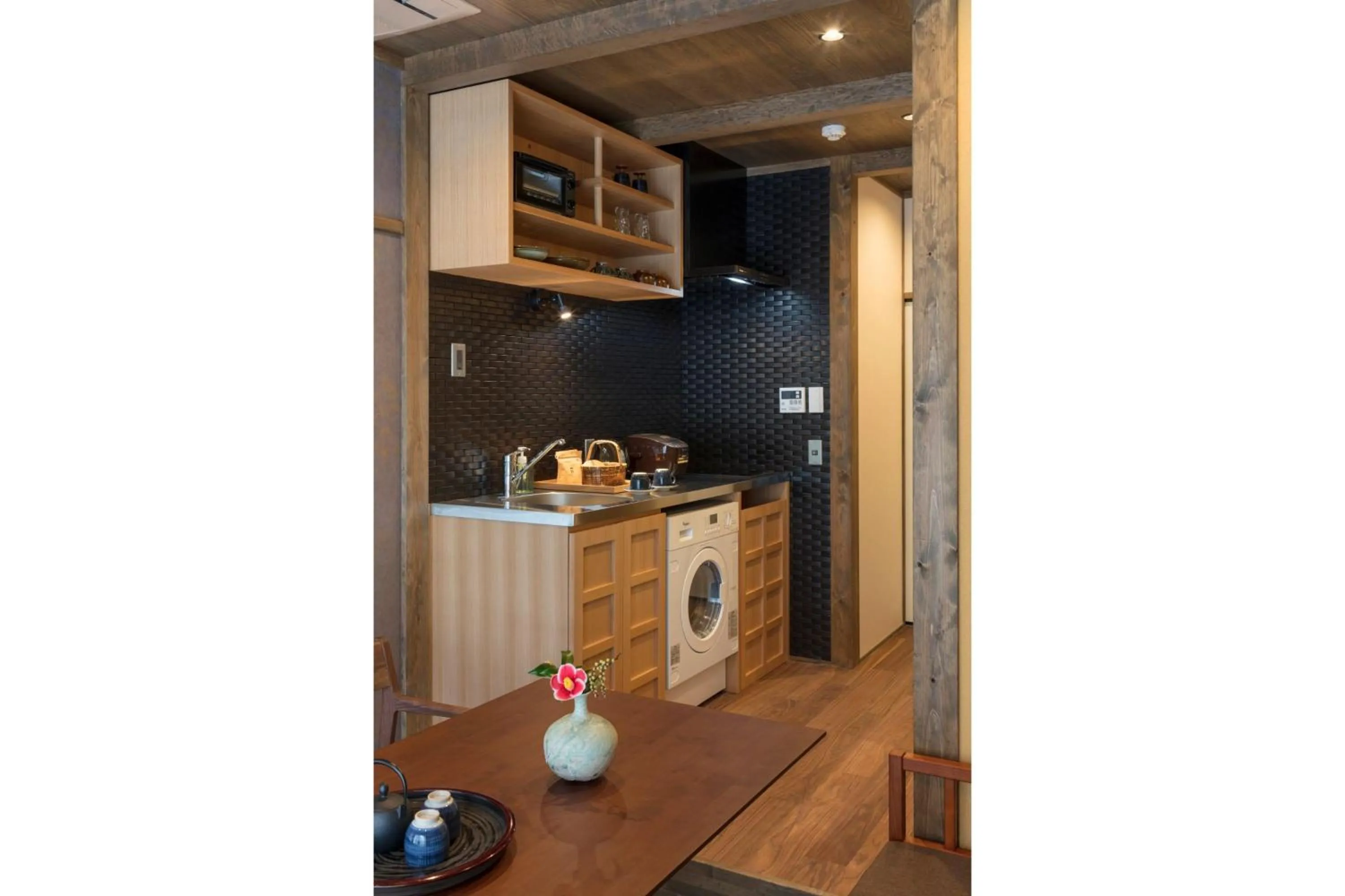 Kitchen or kitchenette in Hanagoromo Machiya House