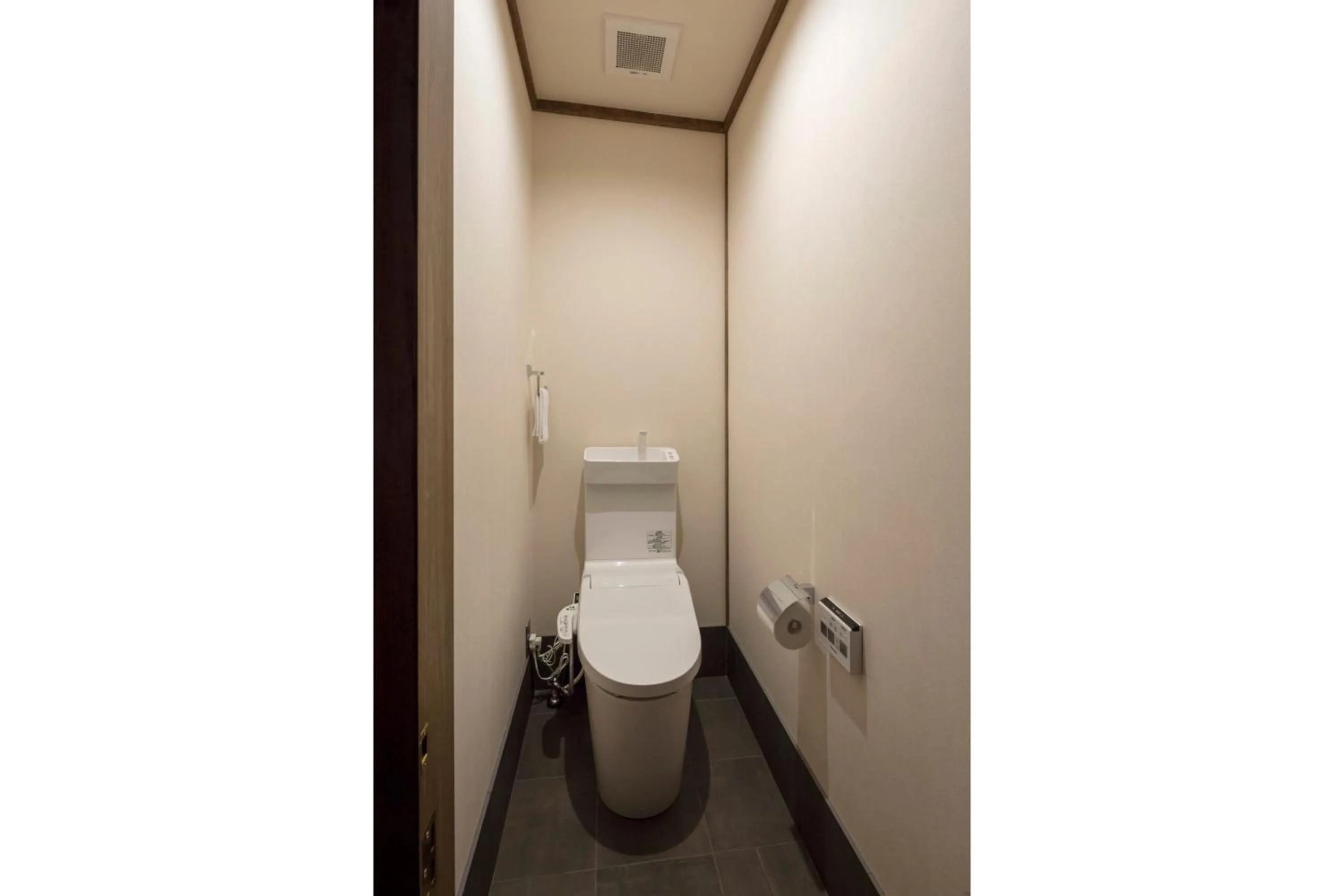 Bathroom in Hanagoromo Machiya House