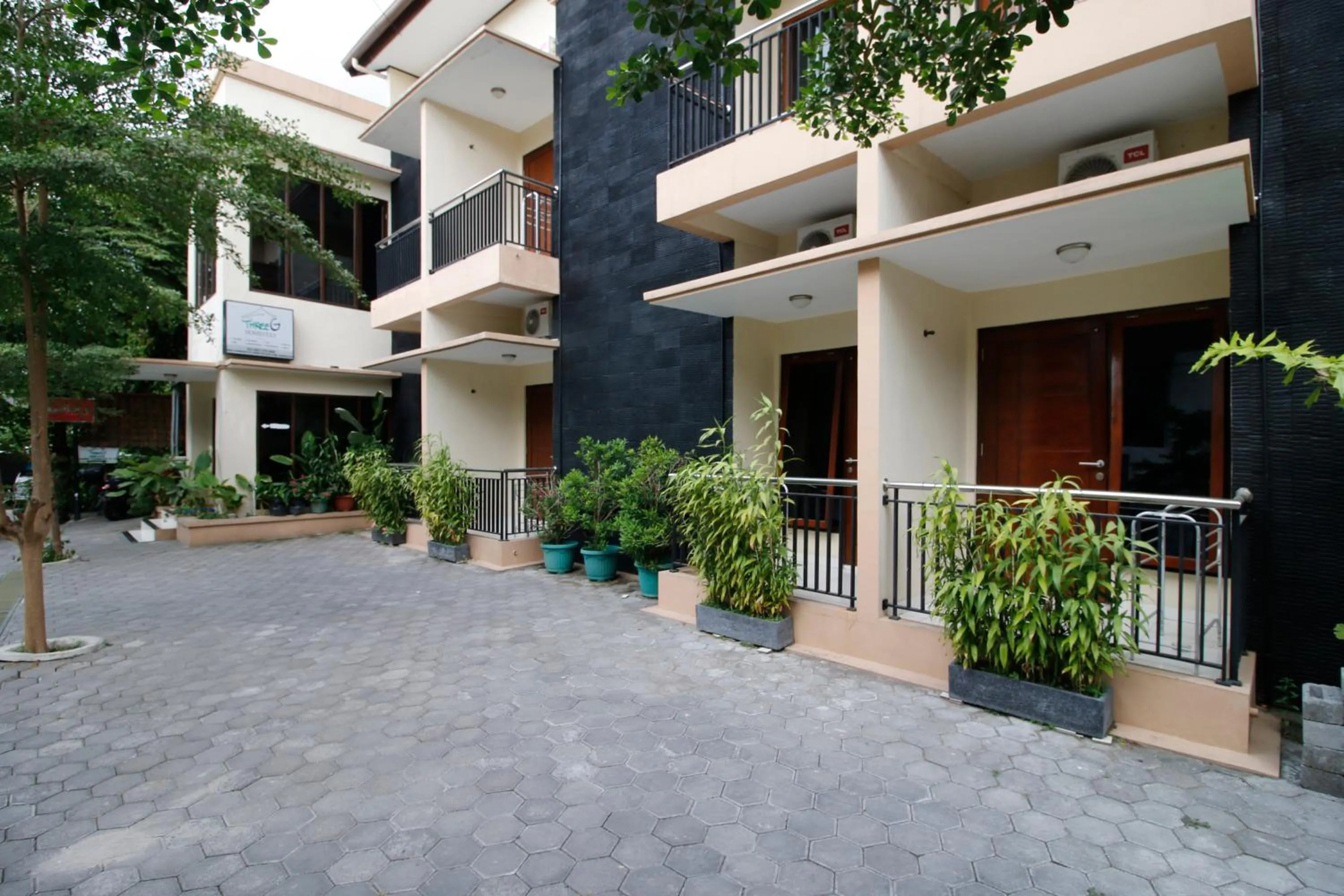 Facade/entrance in RedDoorz @ Turangga Sari