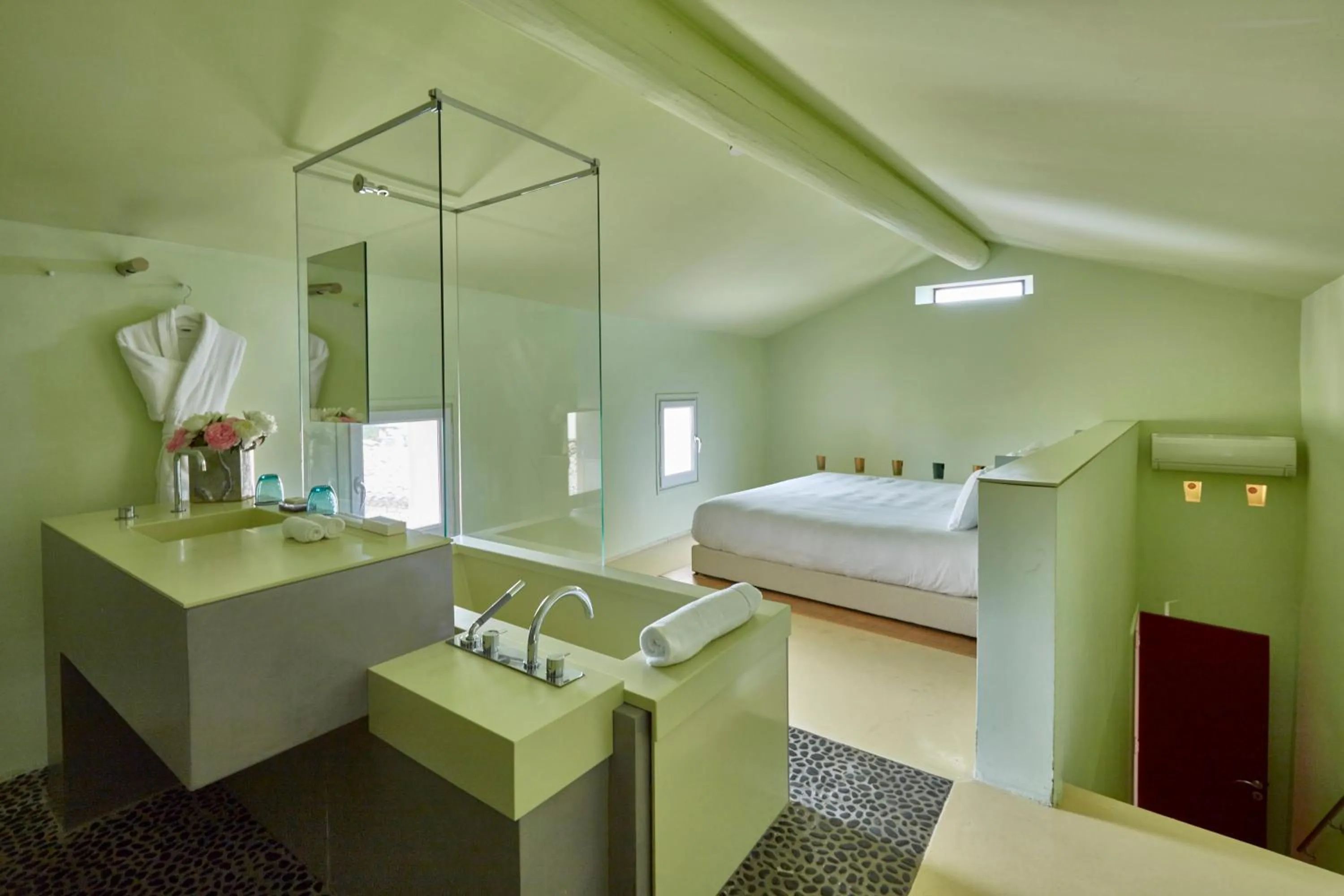 Bathroom, Bed in Domaine des Andéols