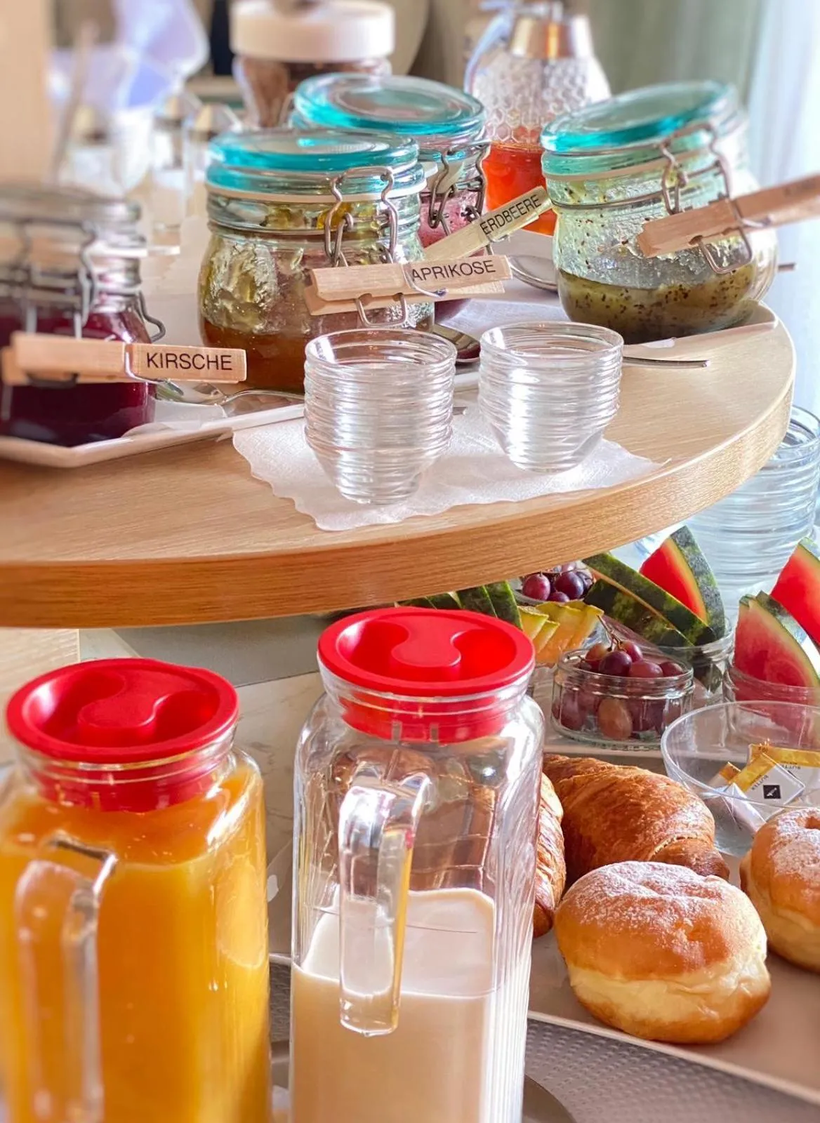 Buffet breakfast in Villa Osipovica