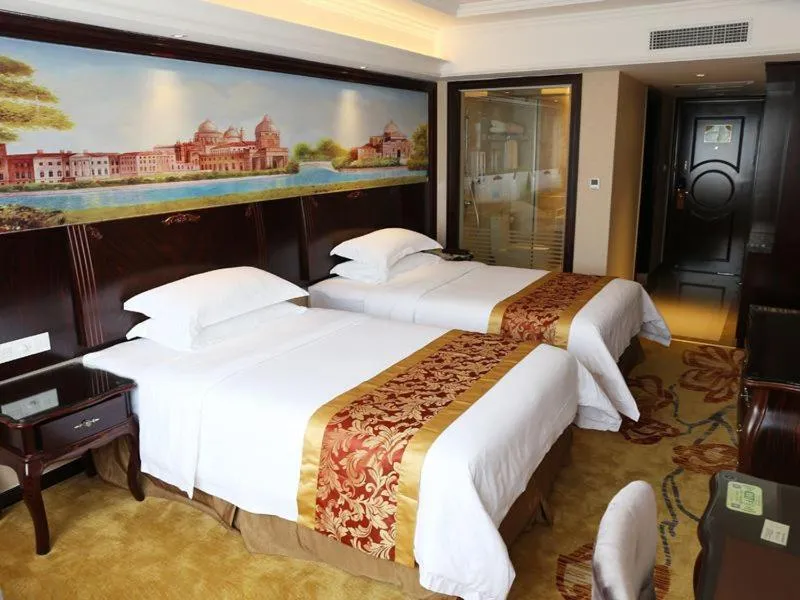 Bed in Vienna International Hotel Huizhou Huidong Honghaiwan