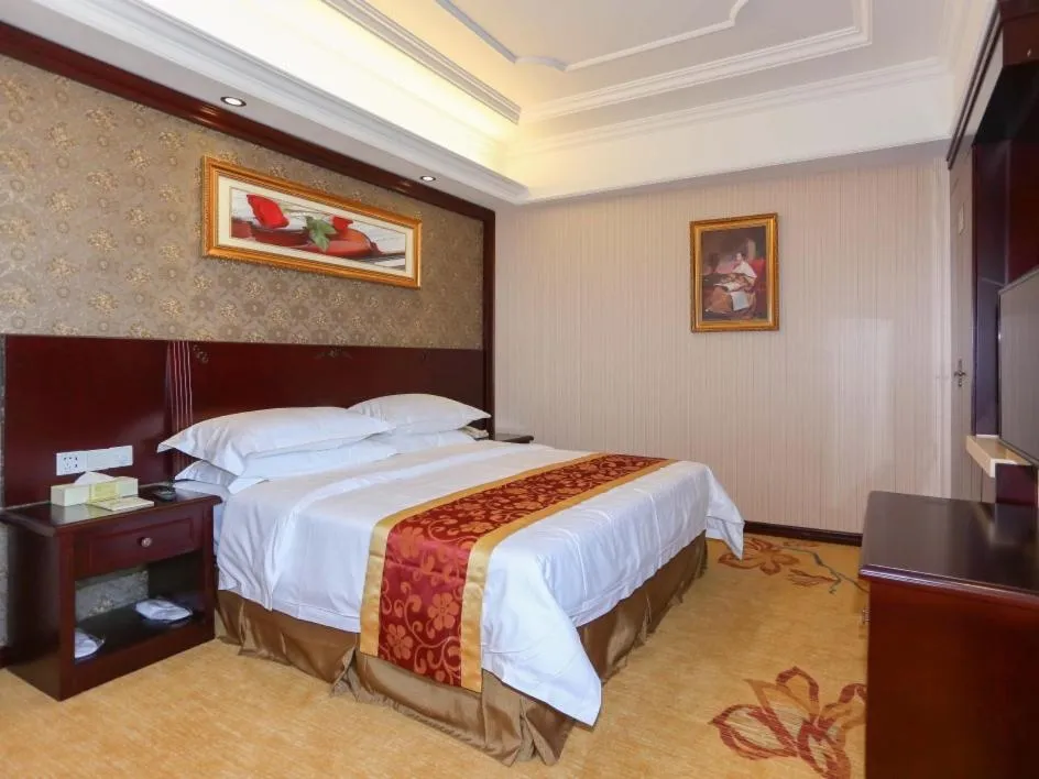 Vienna International Hotel Shanghai Pudong Xinchang Old Town Subway Station