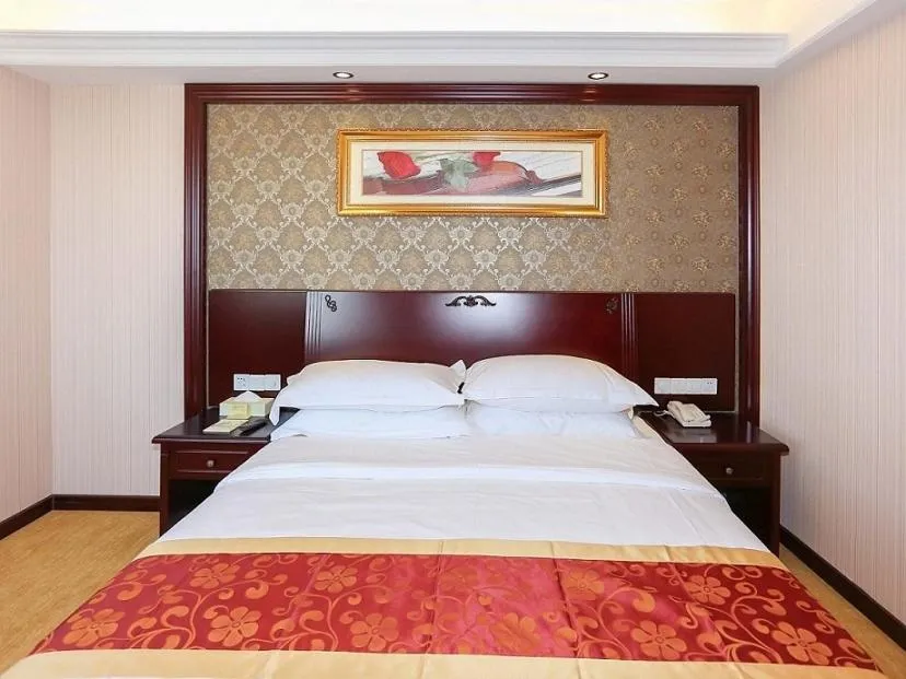 Vienna International Hotel Shanghai Pudong Xinchang Old Town Subway Station