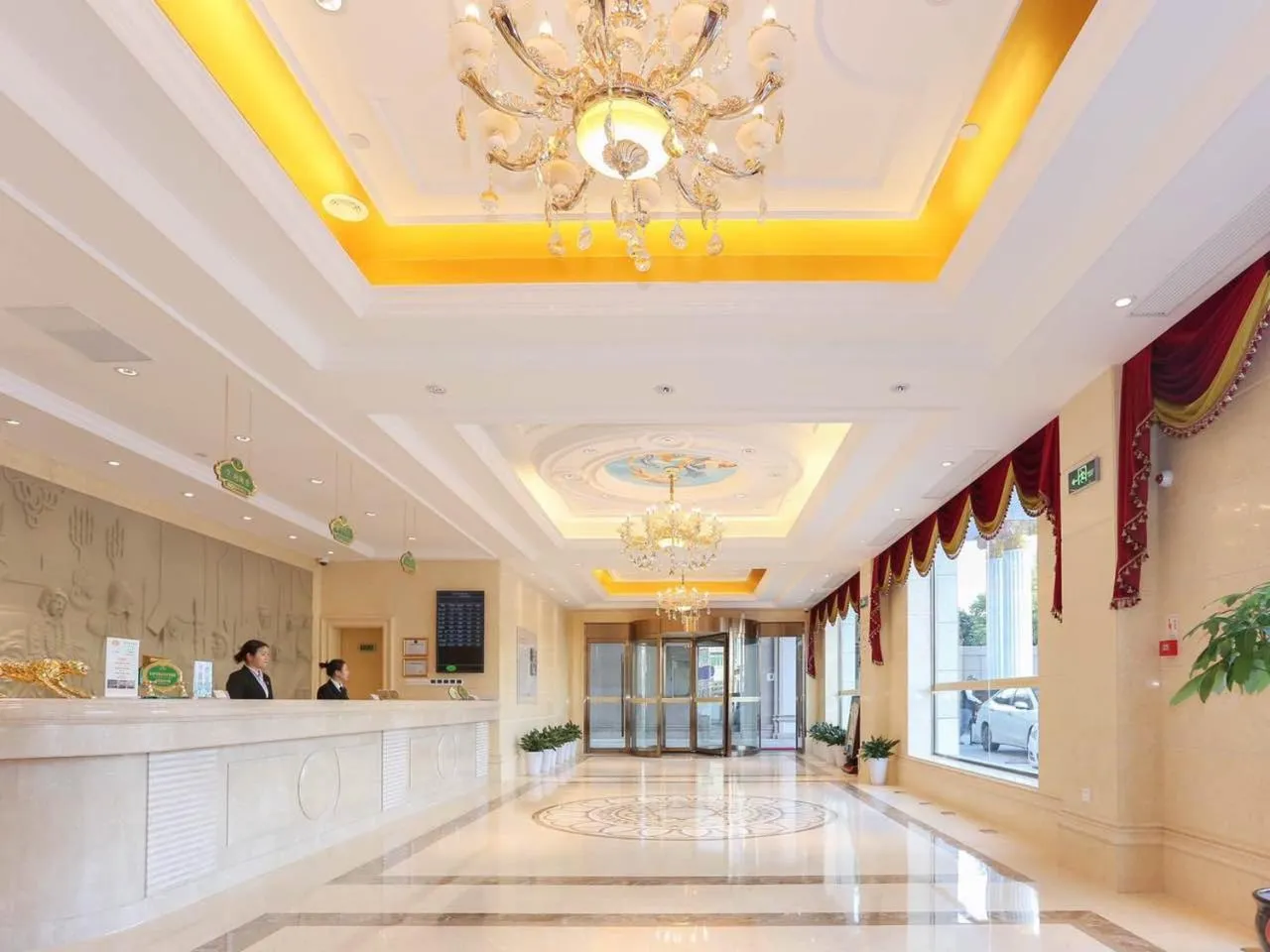 Vienna International Hotel Shanghai Pudong Xinchang Old Town Subway Station