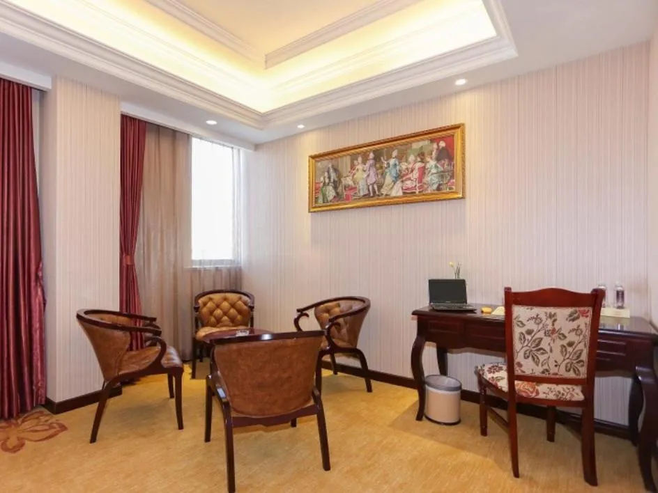 Vienna International Hotel Shanghai Pudong Xinchang Old Town Subway Station