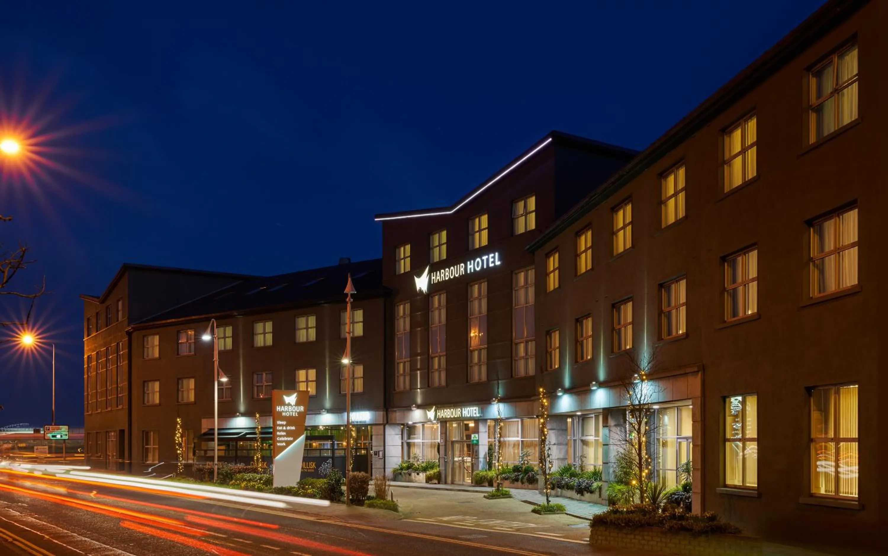 Facade/entrance in Harbour Hotel