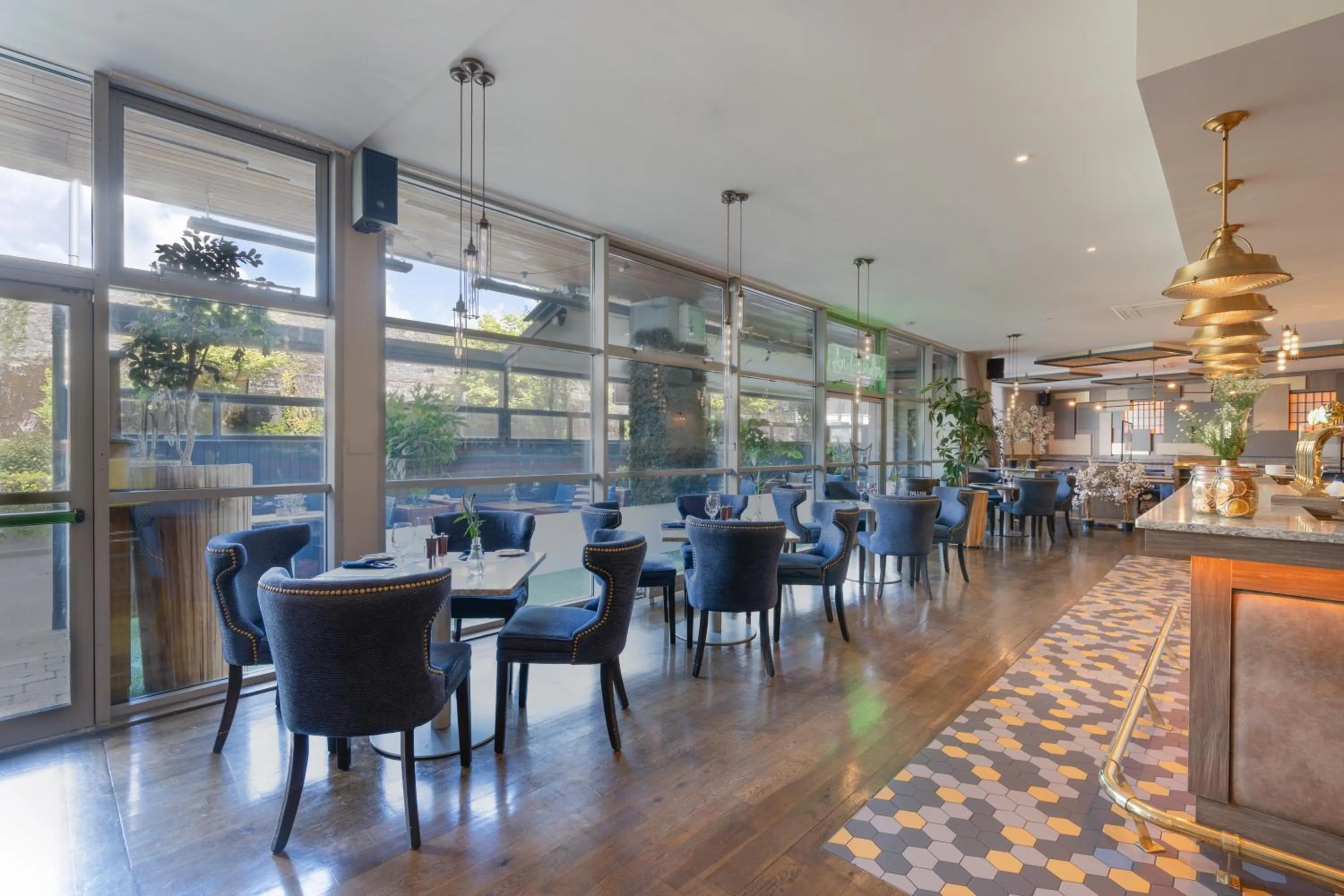 Restaurant/places to eat in Harbour Hotel