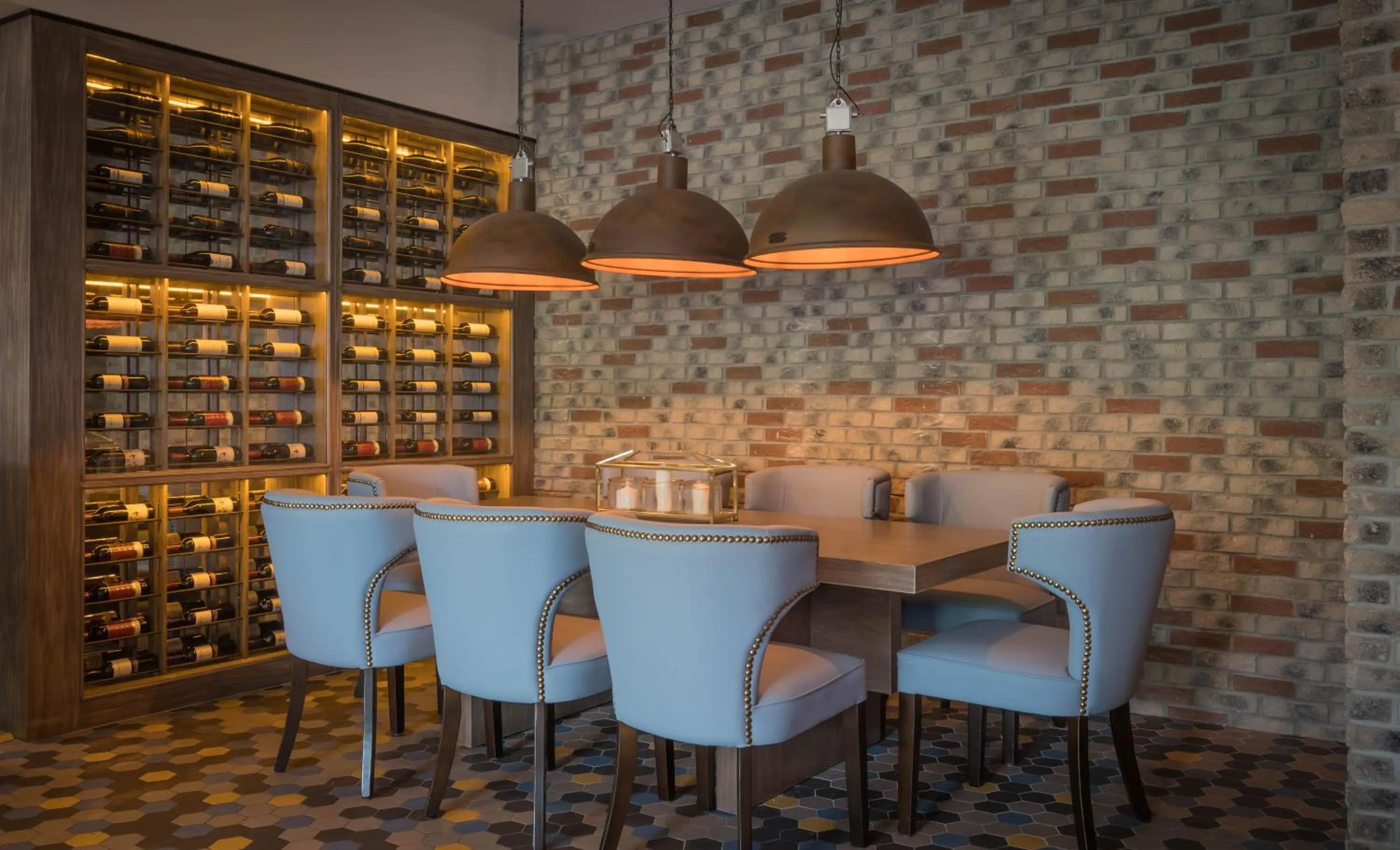 Restaurant/places to eat in Harbour Hotel