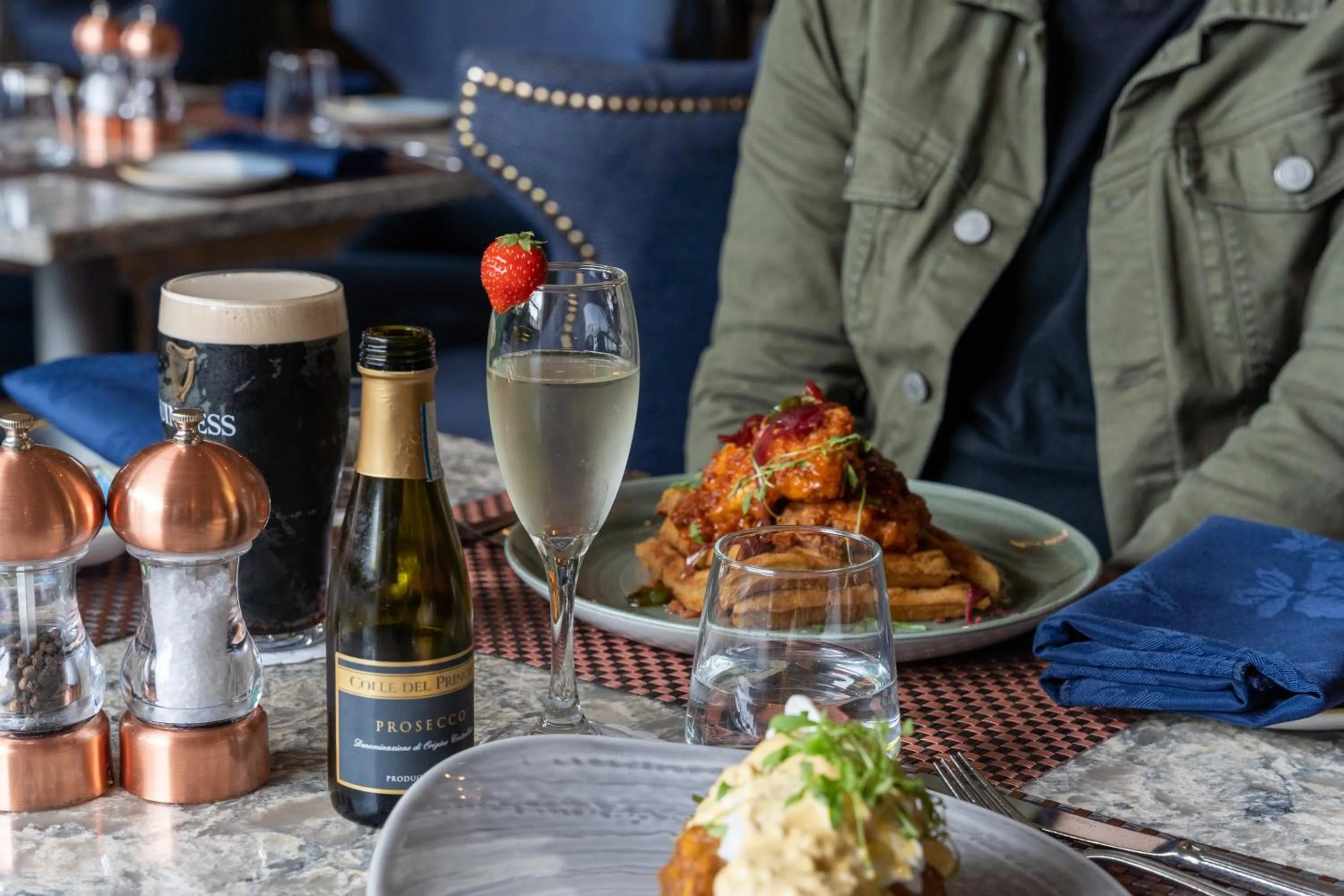 Restaurant/places to eat in Harbour Hotel