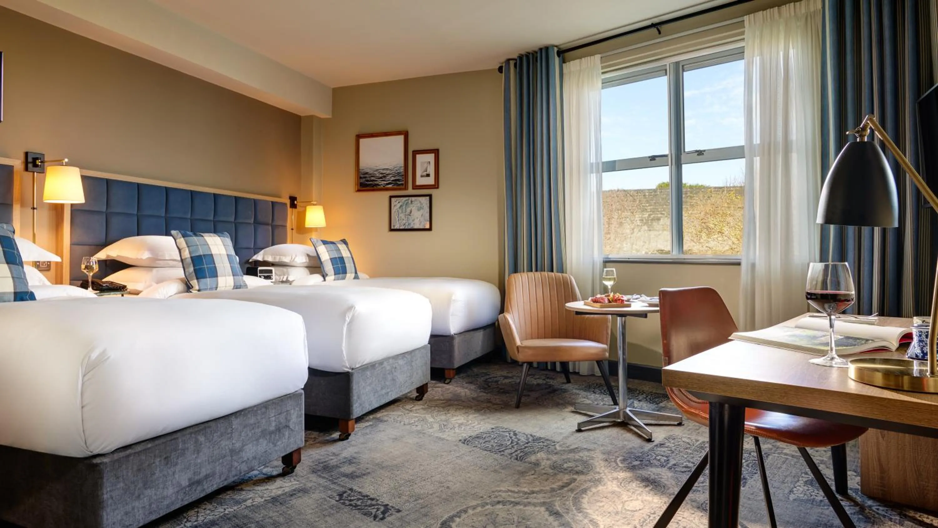 Bed in Harbour Hotel