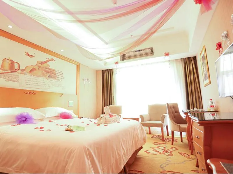 Bed in Vienna Hotel Huizhou Baiyun Road