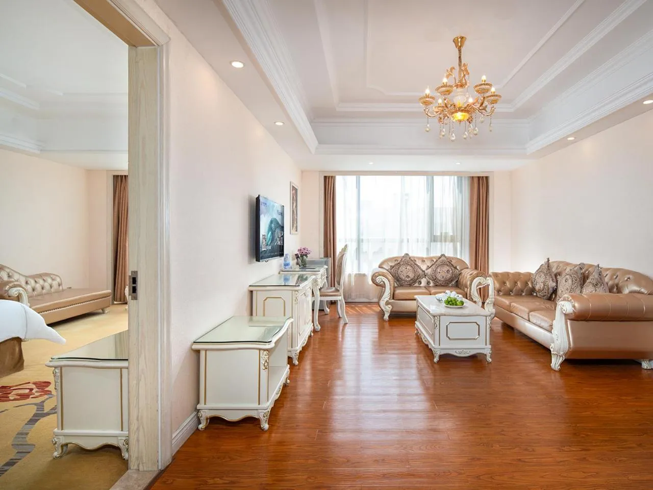 TV and multimedia in Vienna International Hotel Jieyang Yangmei Jade hotel