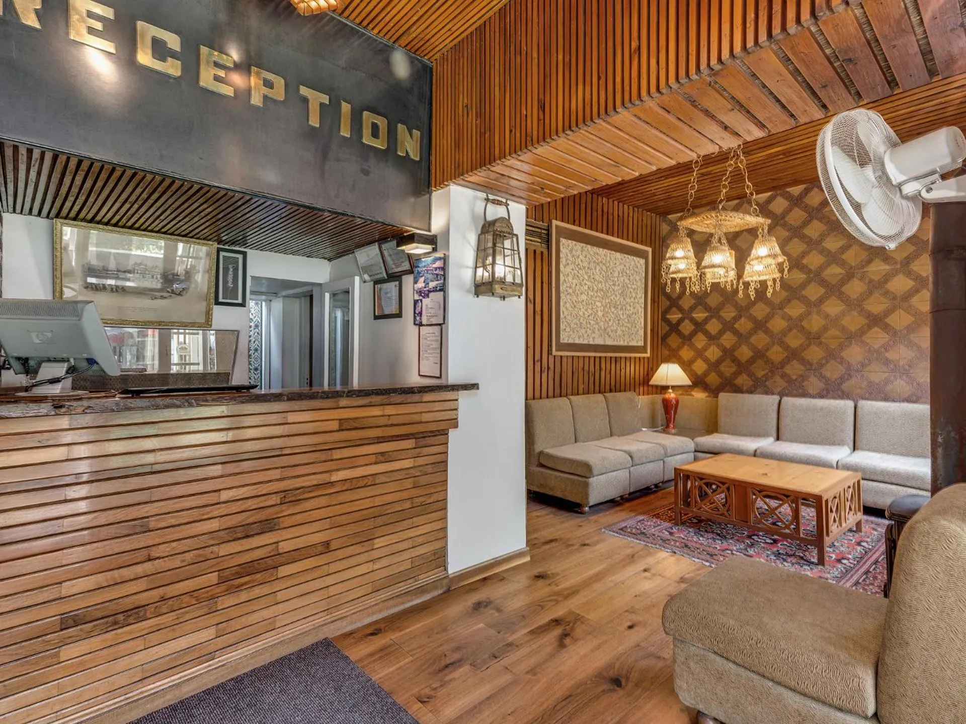 Lobby or reception in Pahalgam Hotel