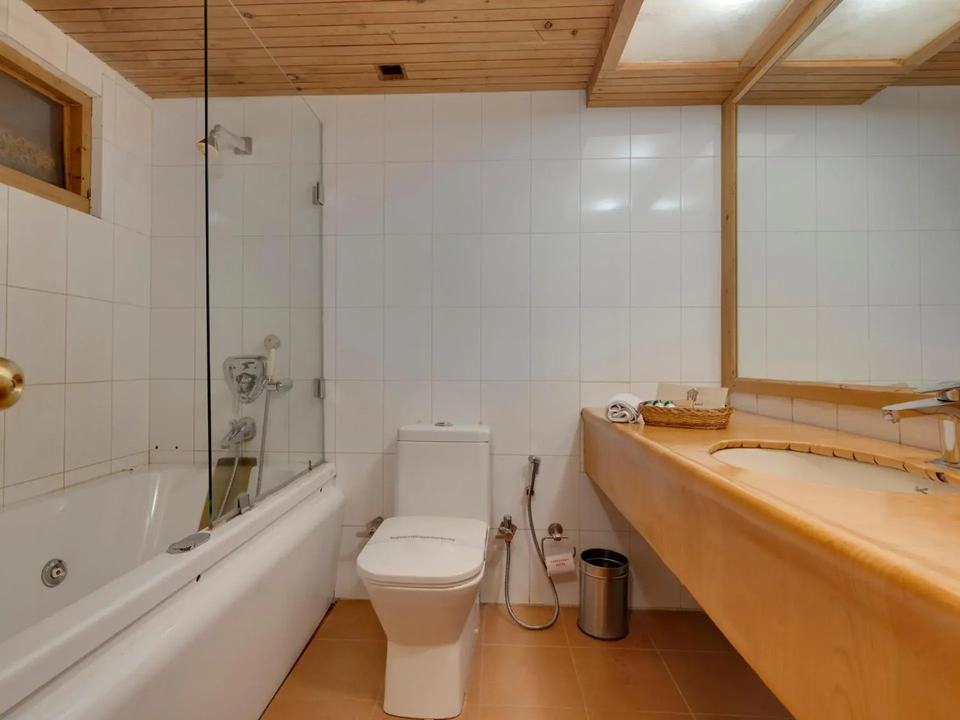Double Room in Pahalgam Hotel Riverside Luxury Double Room in Pahalgam Hotel Riverside Luxury