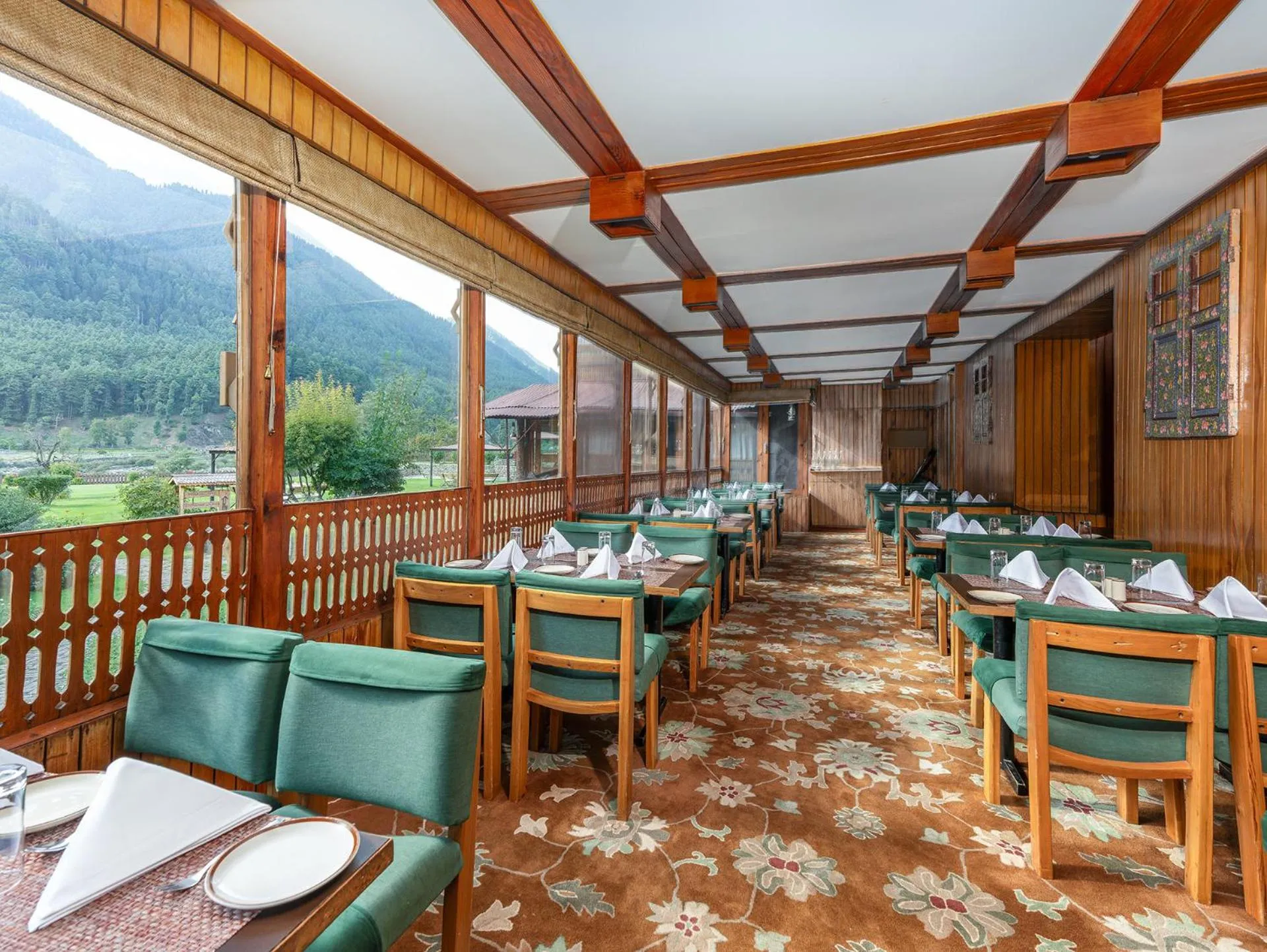 Restaurant/places to eat in Pahalgam Hotel