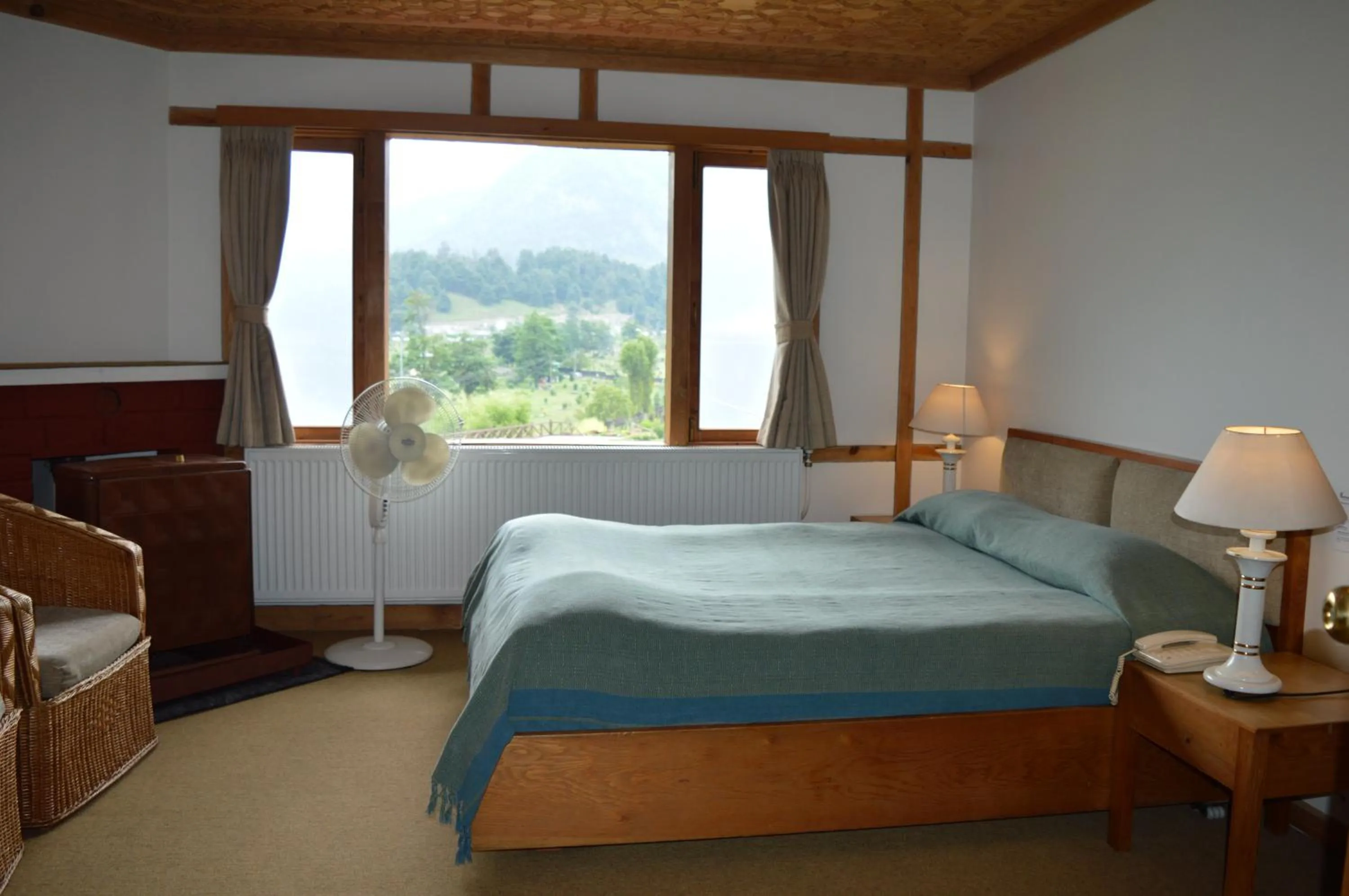 Bedroom, Bed in Pahalgam Hotel