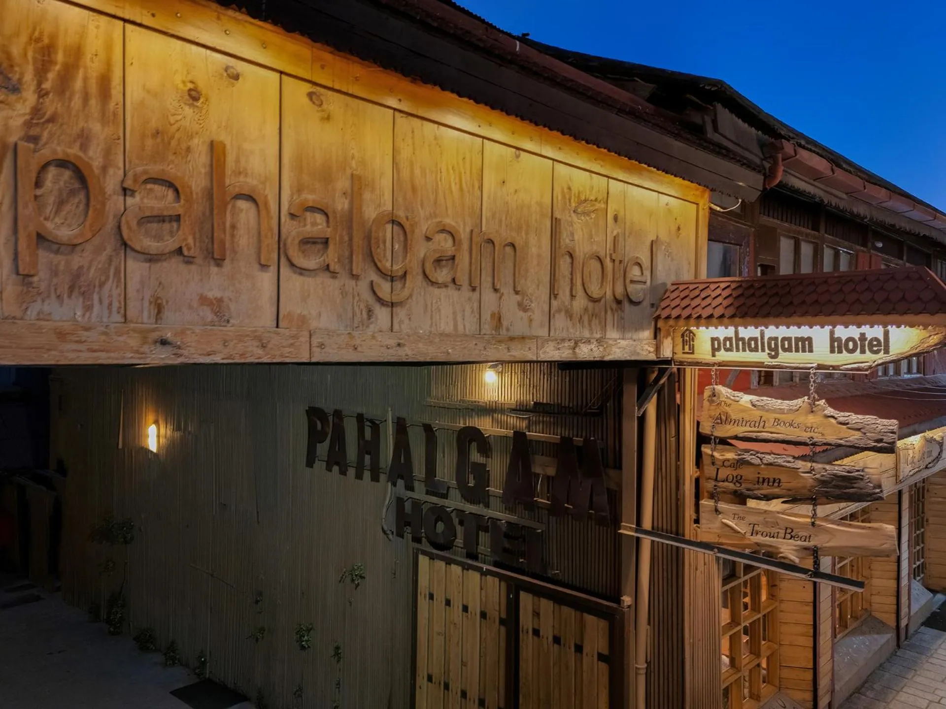 Facade/entrance in Pahalgam Hotel
