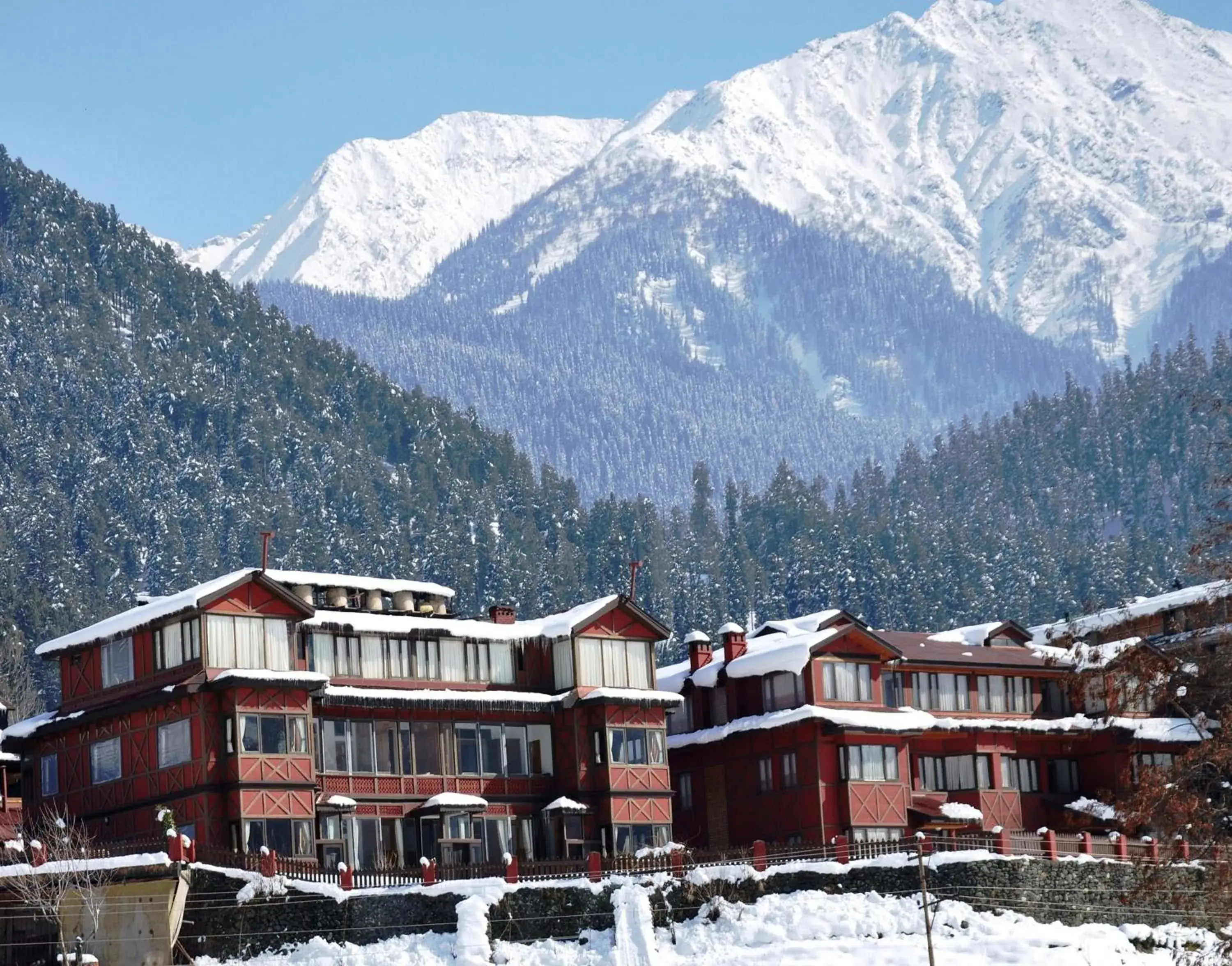 Property building in Pahalgam Hotel Property building in Pahalgam Hotel