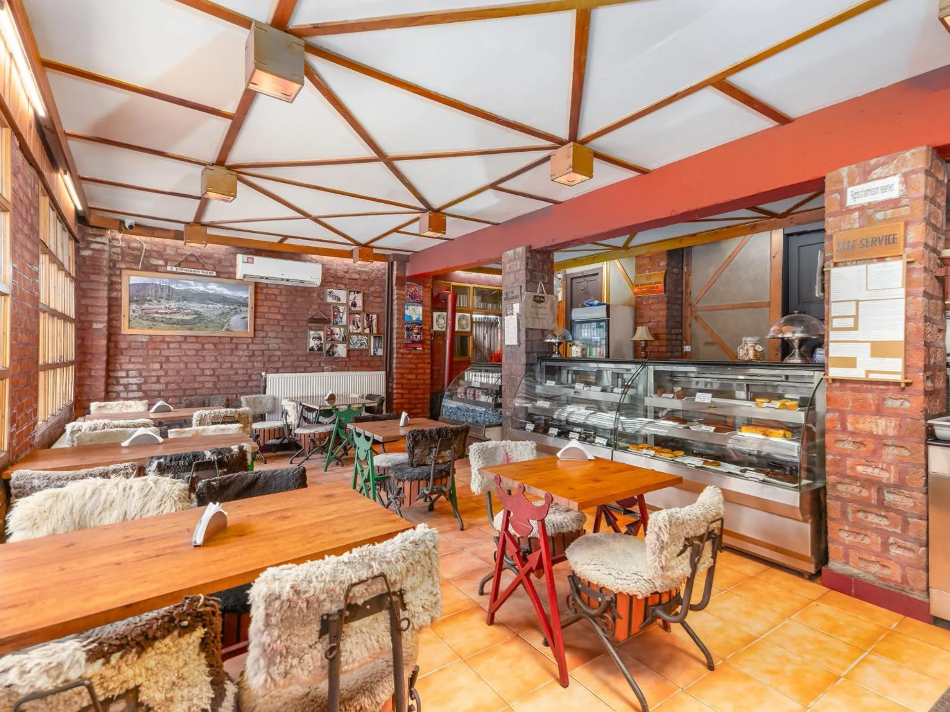 Coffee/tea facilities in Pahalgam Hotel