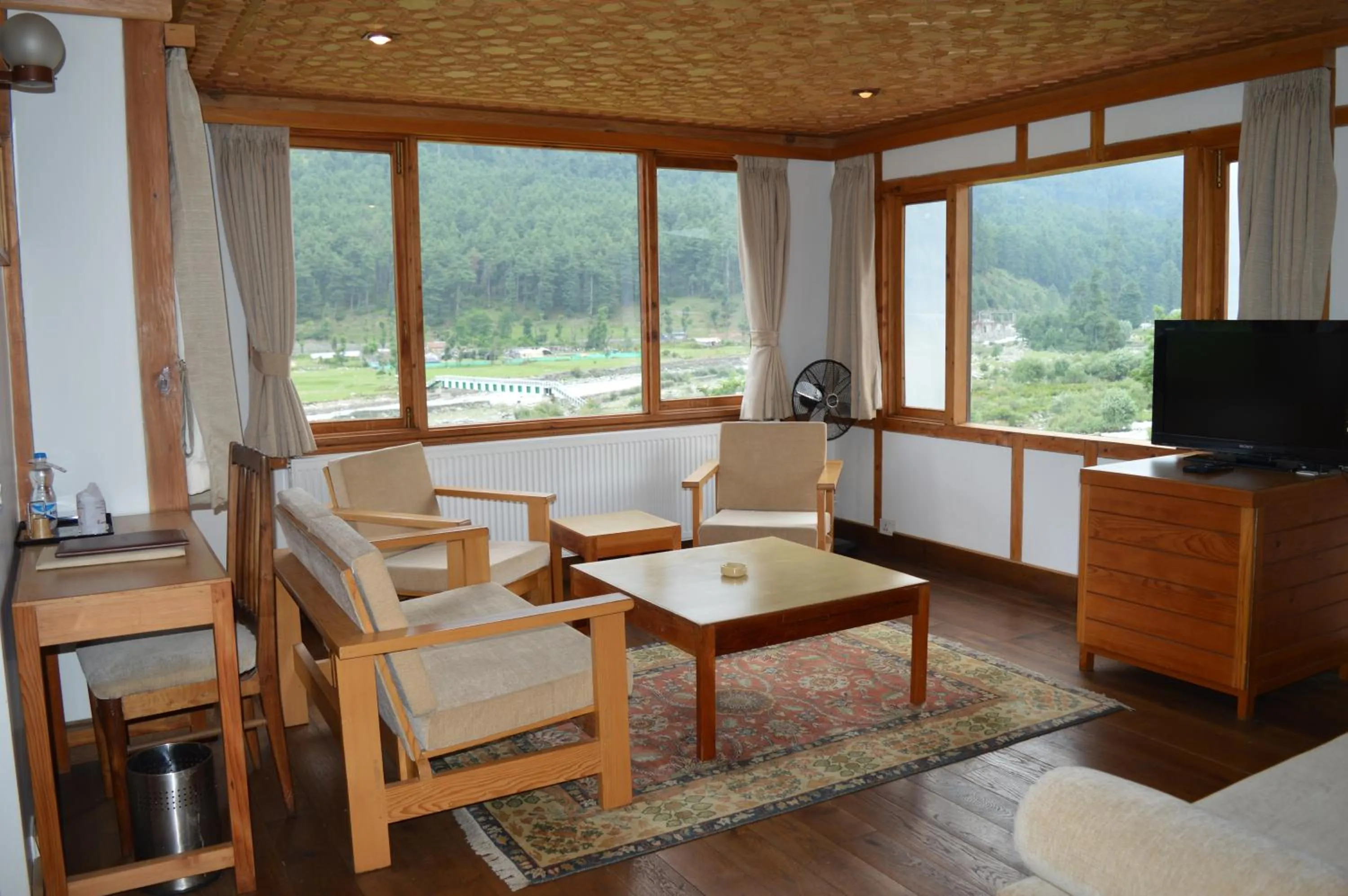 Living room in Pahalgam Hotel