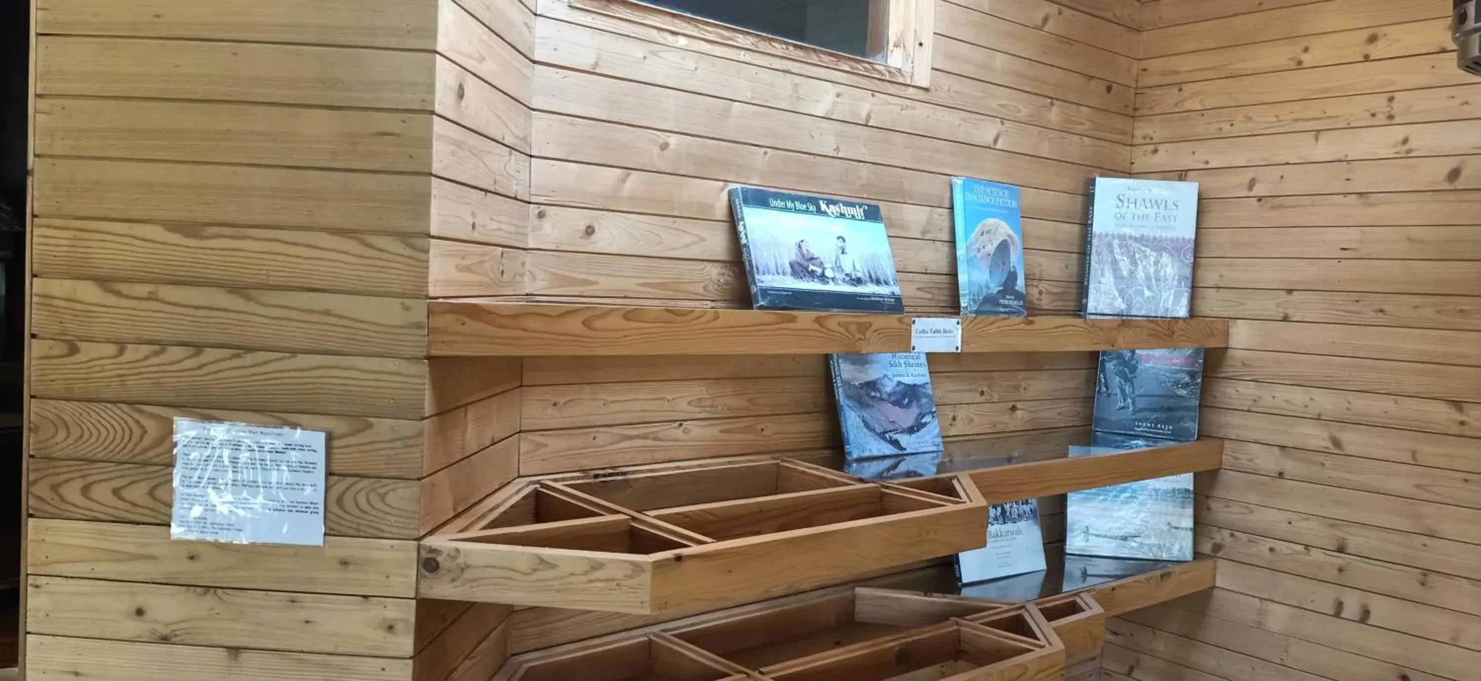 Lounge or bar in Pahalgam Hotel Lounge or bar in Pahalgam Hotel