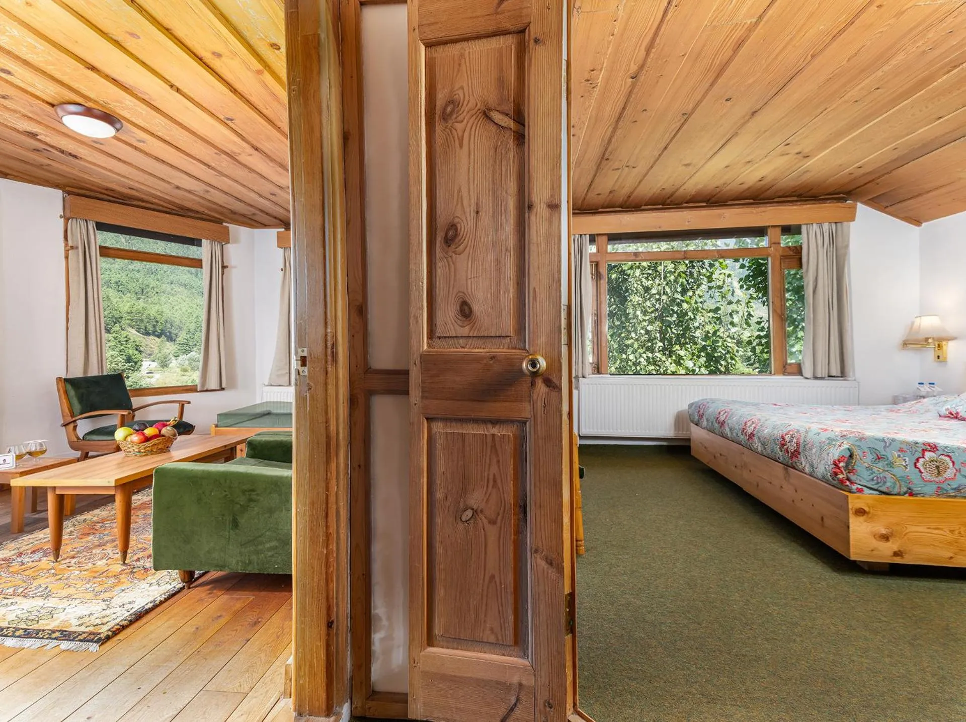 Living room, Bed in Pahalgam Hotel