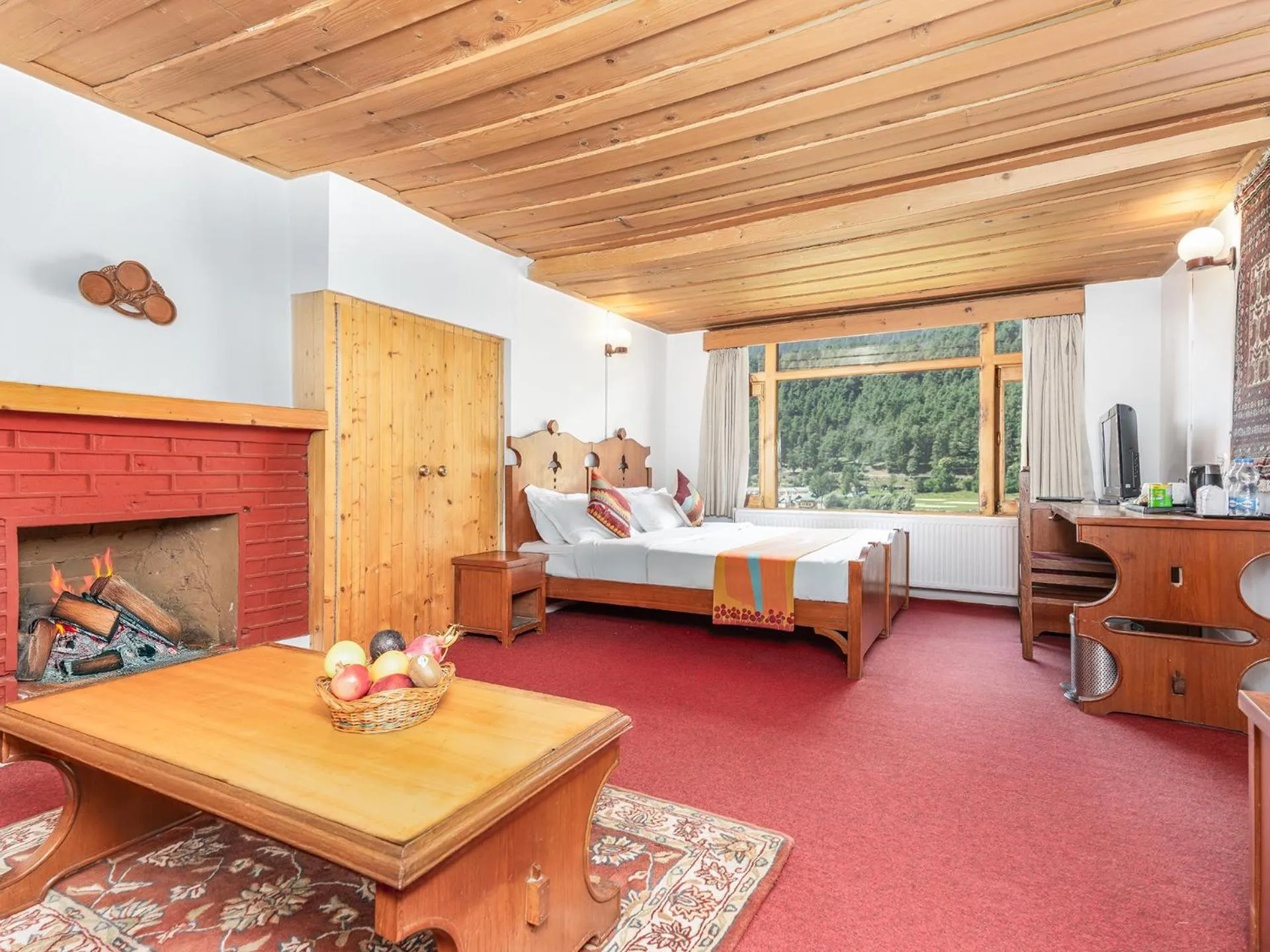 Bedroom, Bed in Pahalgam Hotel